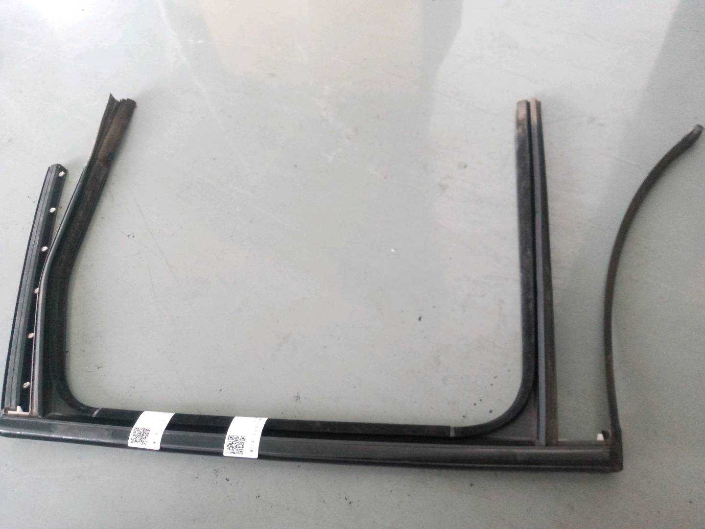 7P0839431J 后门玻璃绒槽（左）