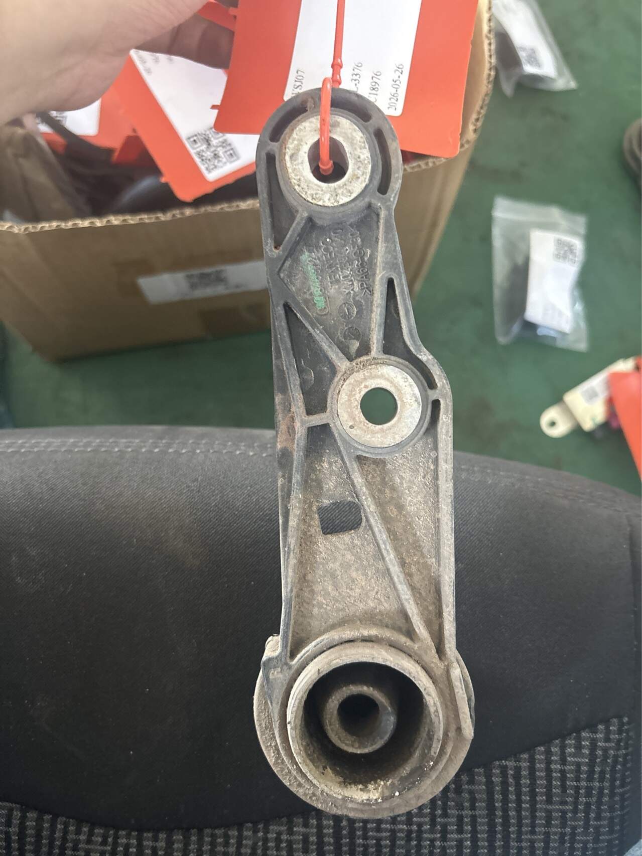 84697276 Exhaust Pipe Hanger, Rear