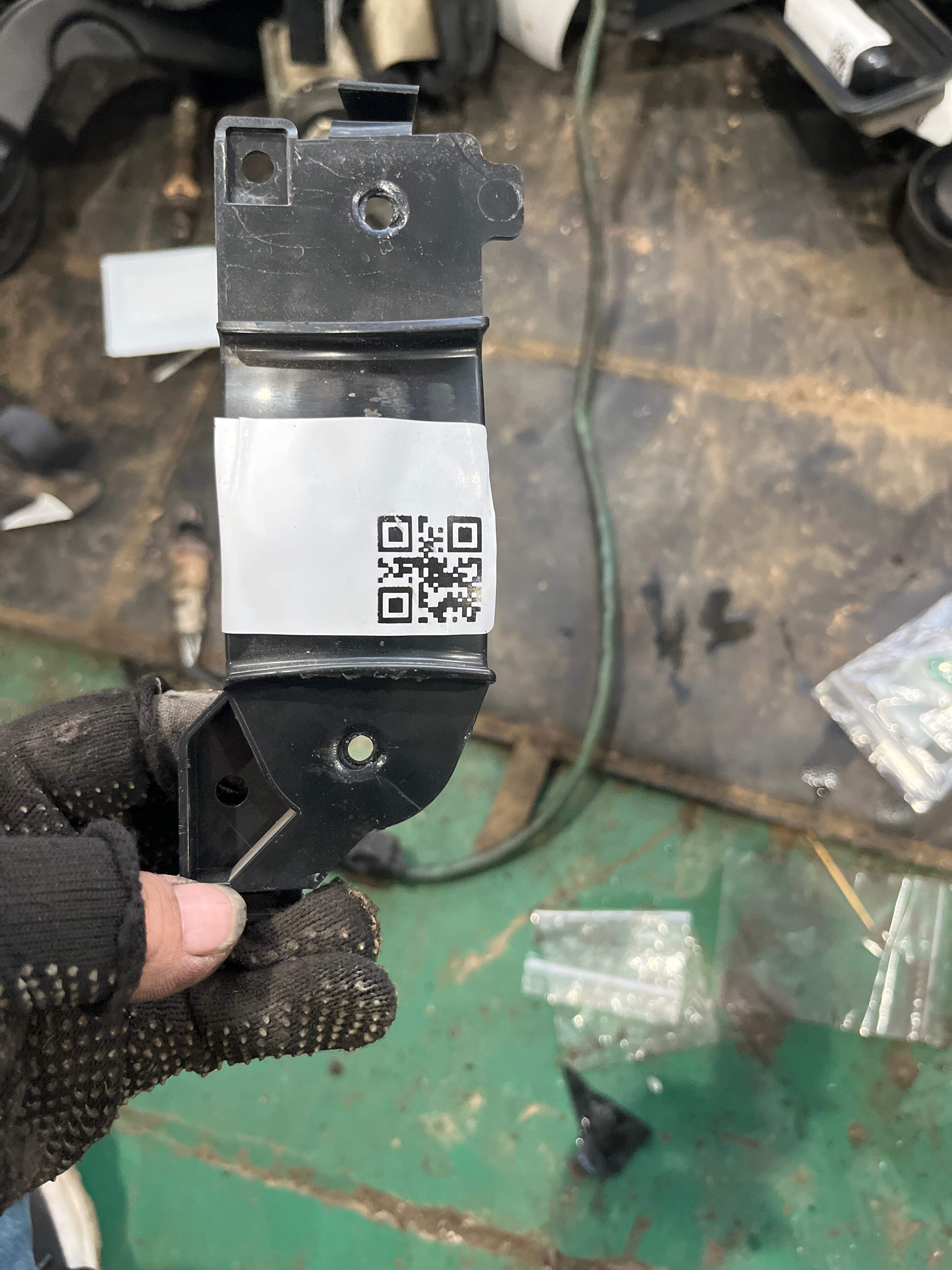 4L0857818 副驾驶员座椅安全带导向板