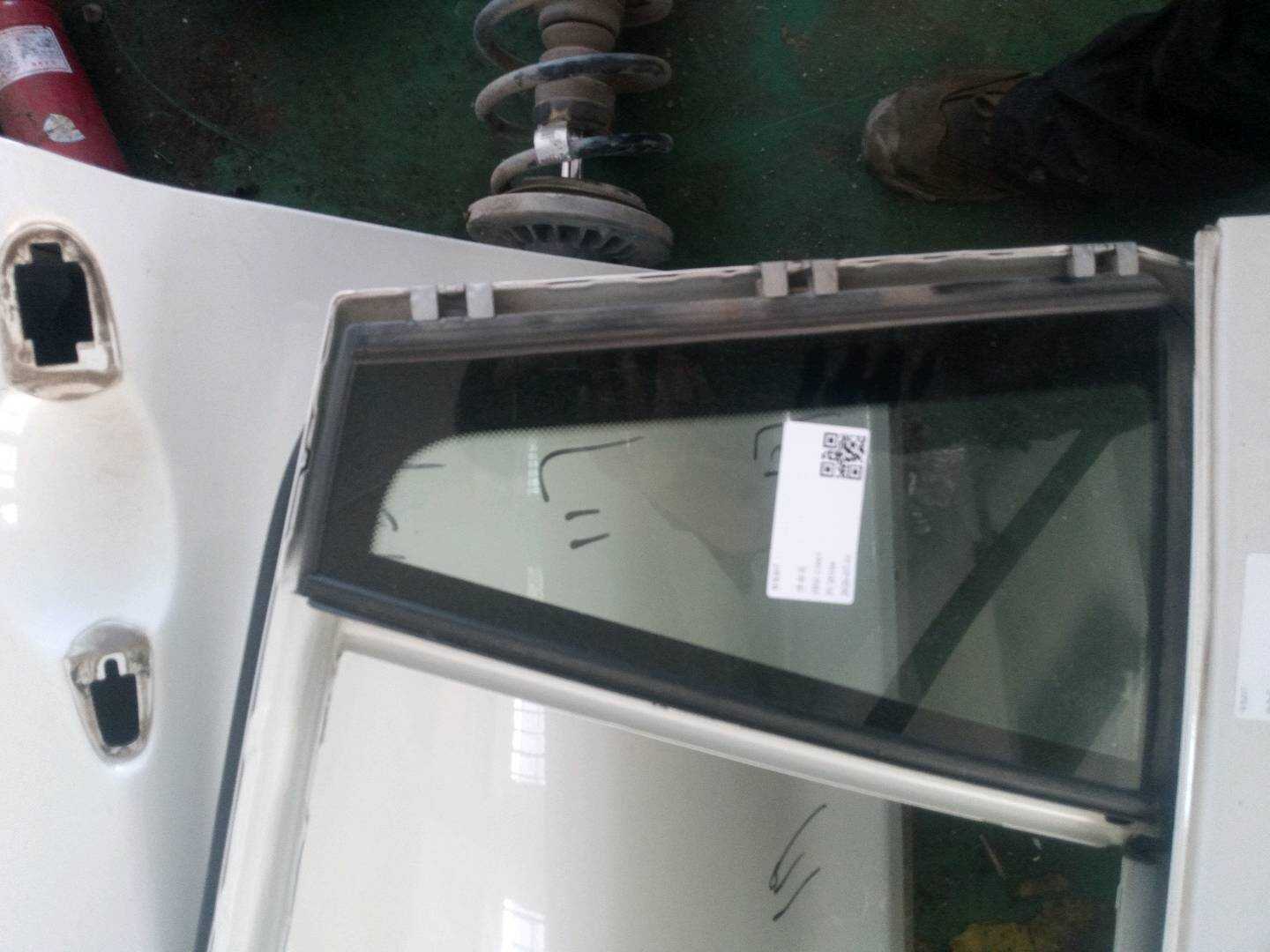 51357205599 后门三角窗玻璃(左)
