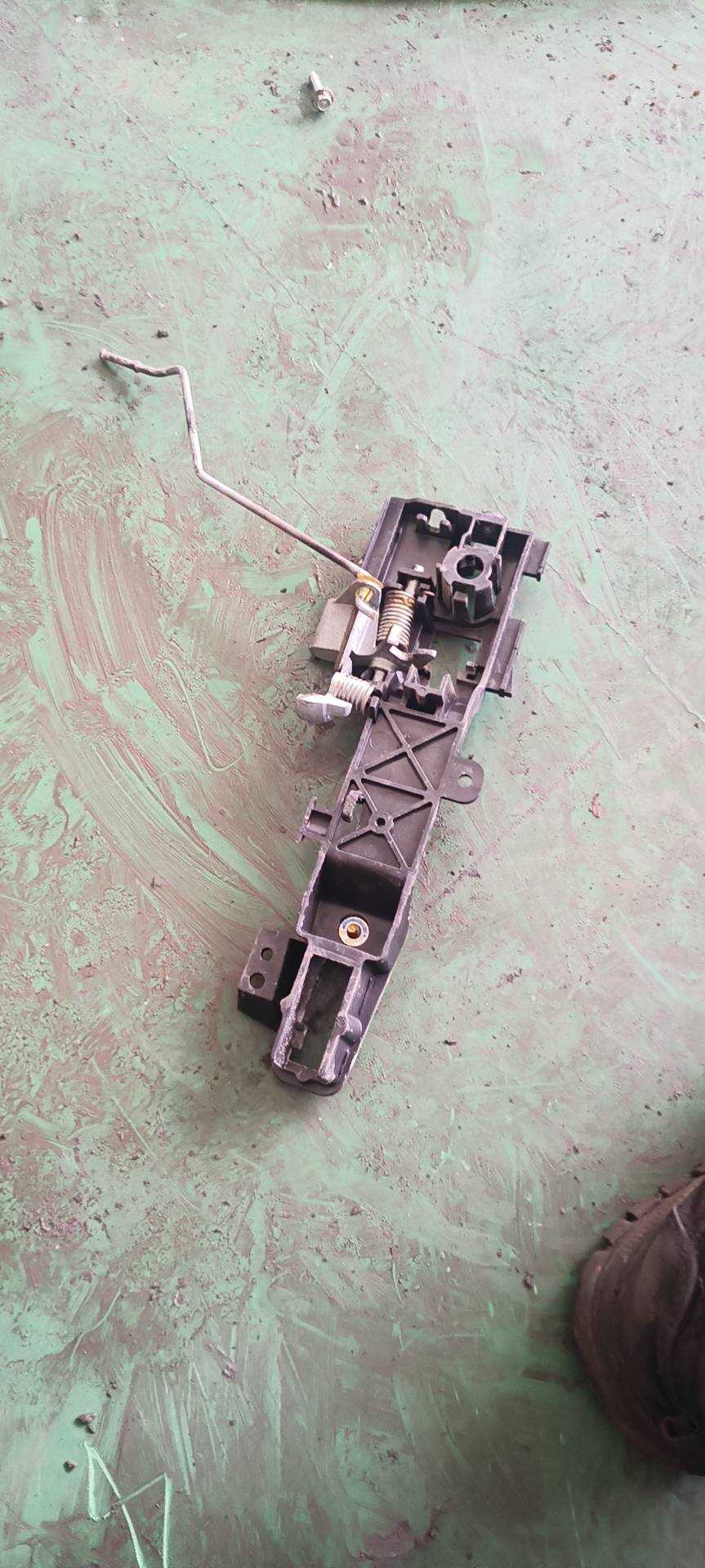 CB5Z7826684A 前门外拉手固定框(右)