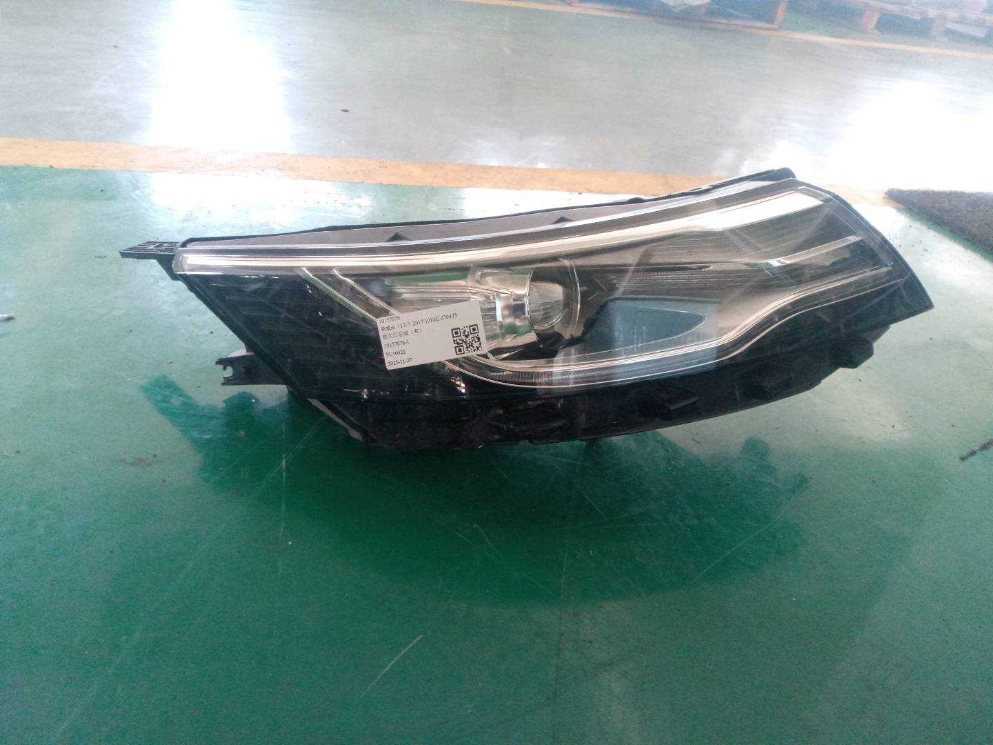 10157076 Front Headlight Assembly, Right