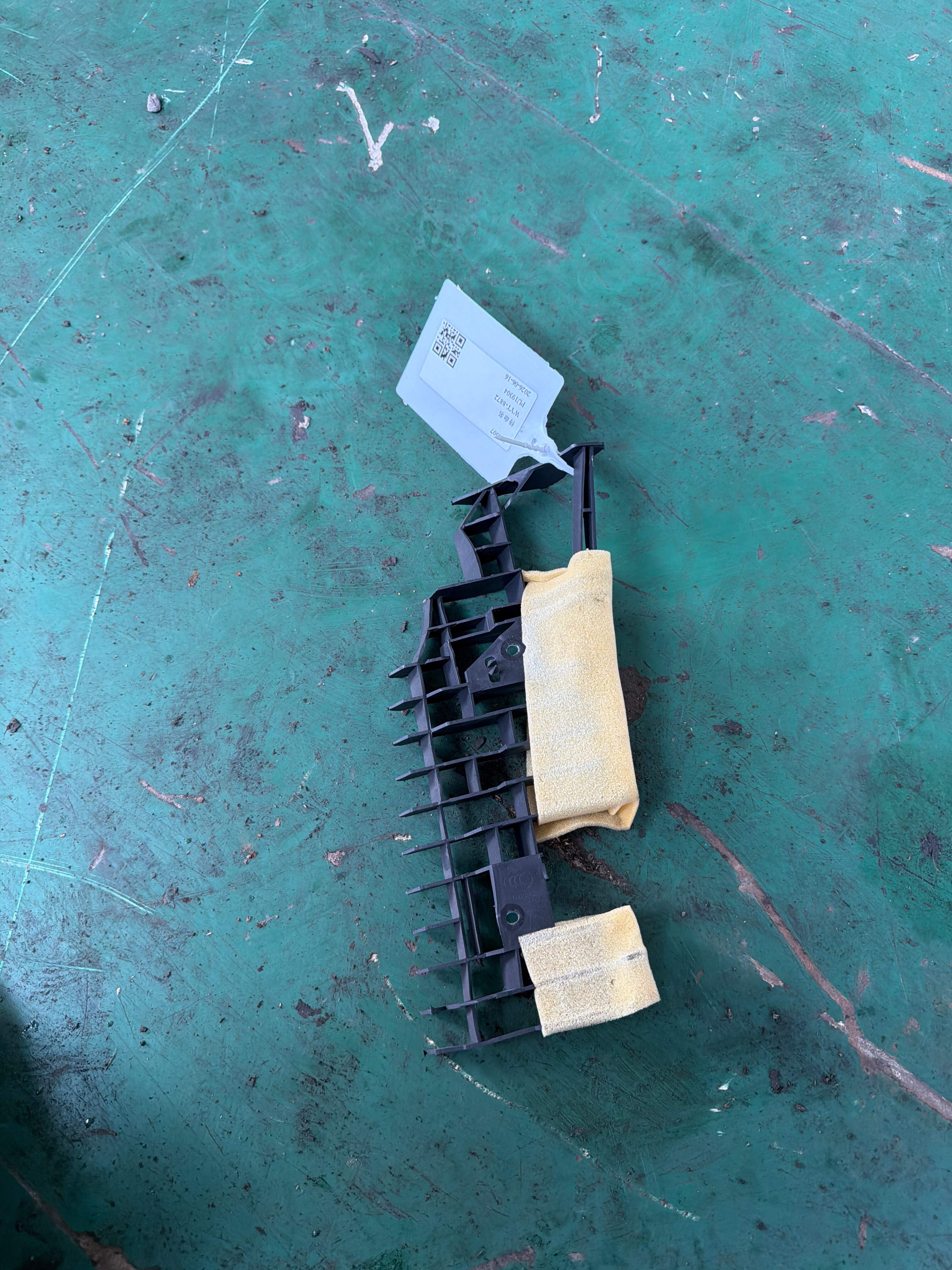 853542C000 中间车顶侧加强总成(右)