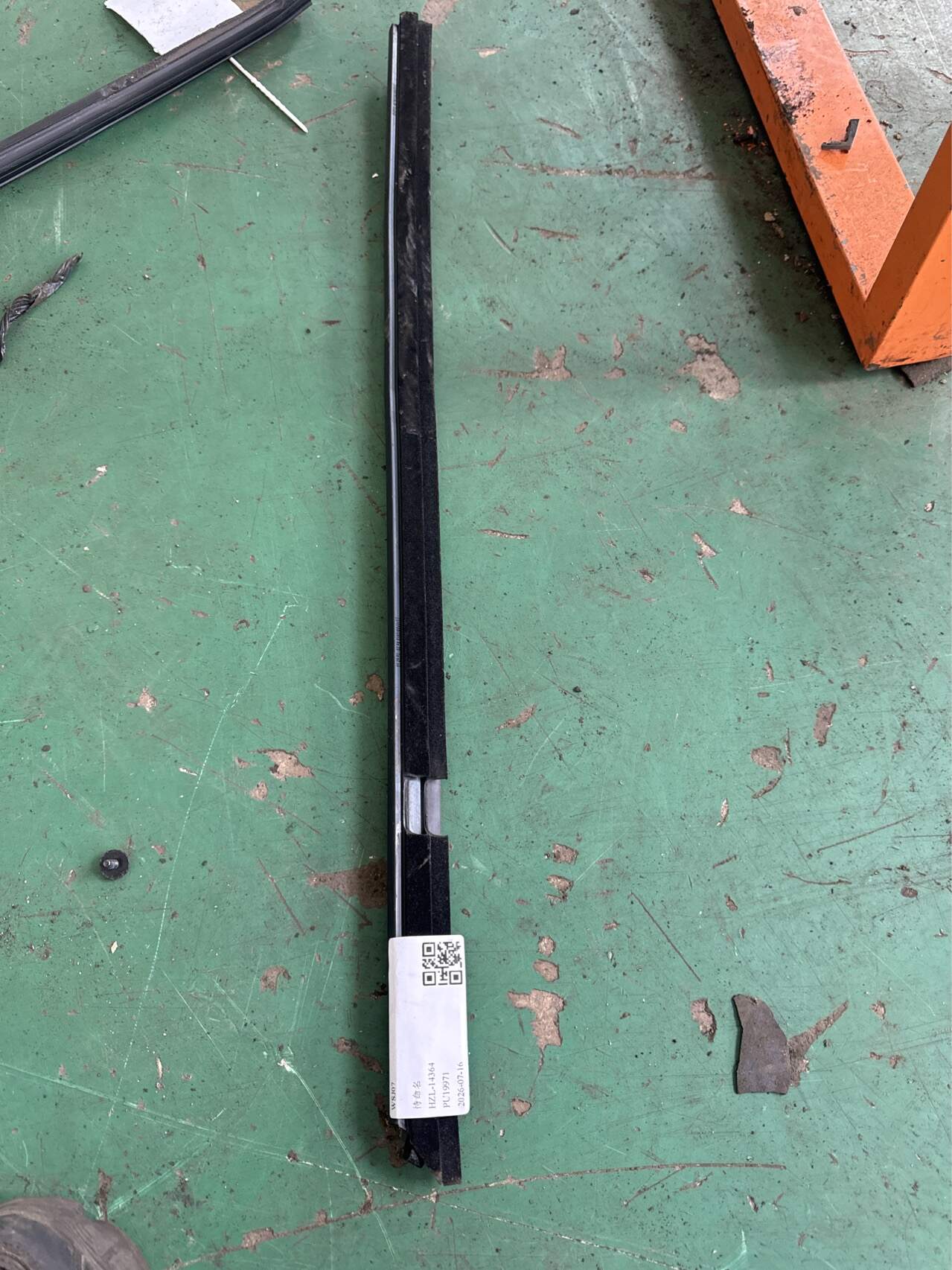 96845924 Rear Door Window Molding (Left Inner)