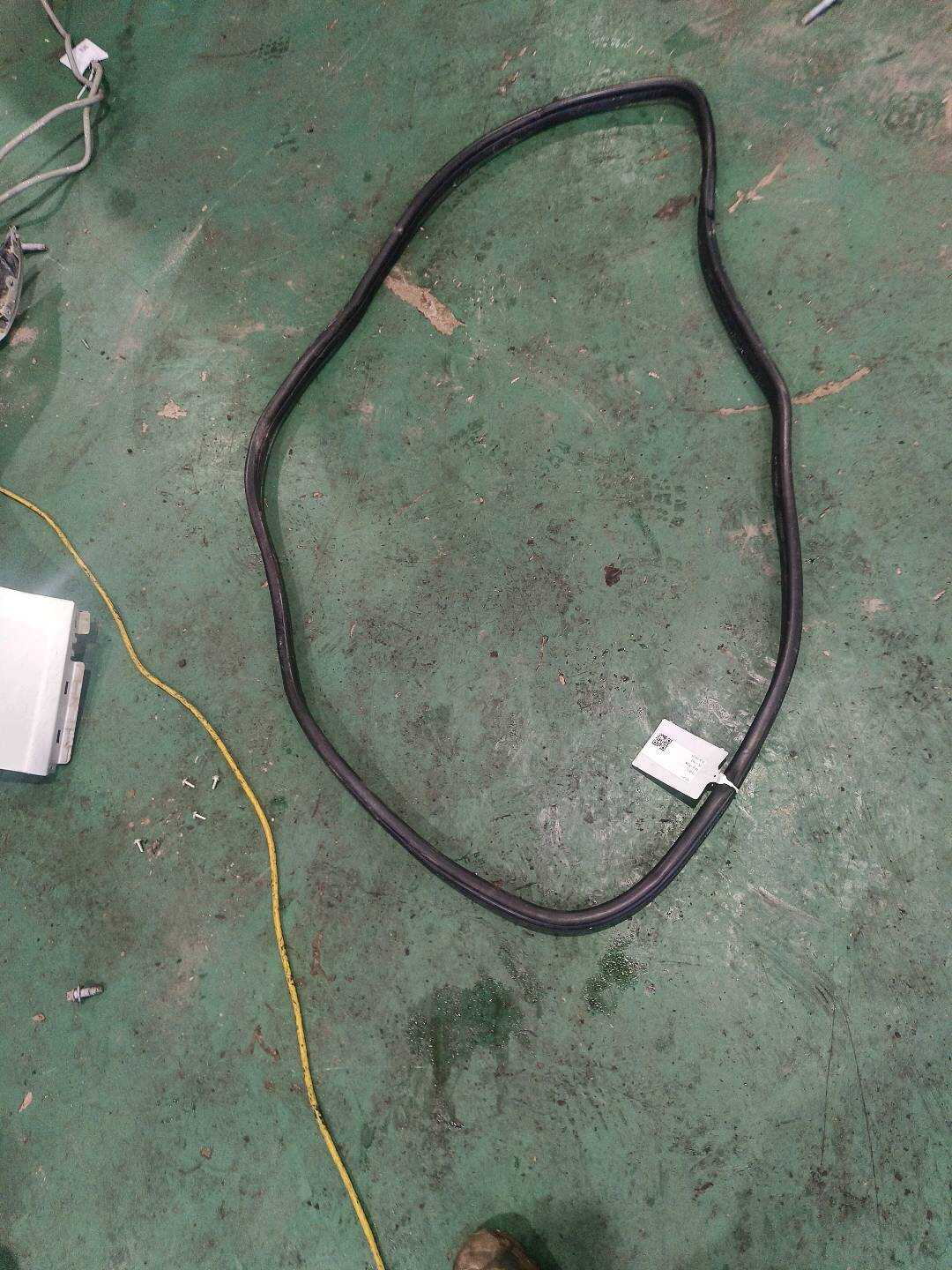 51727333608 后门车身密封胶条(右)