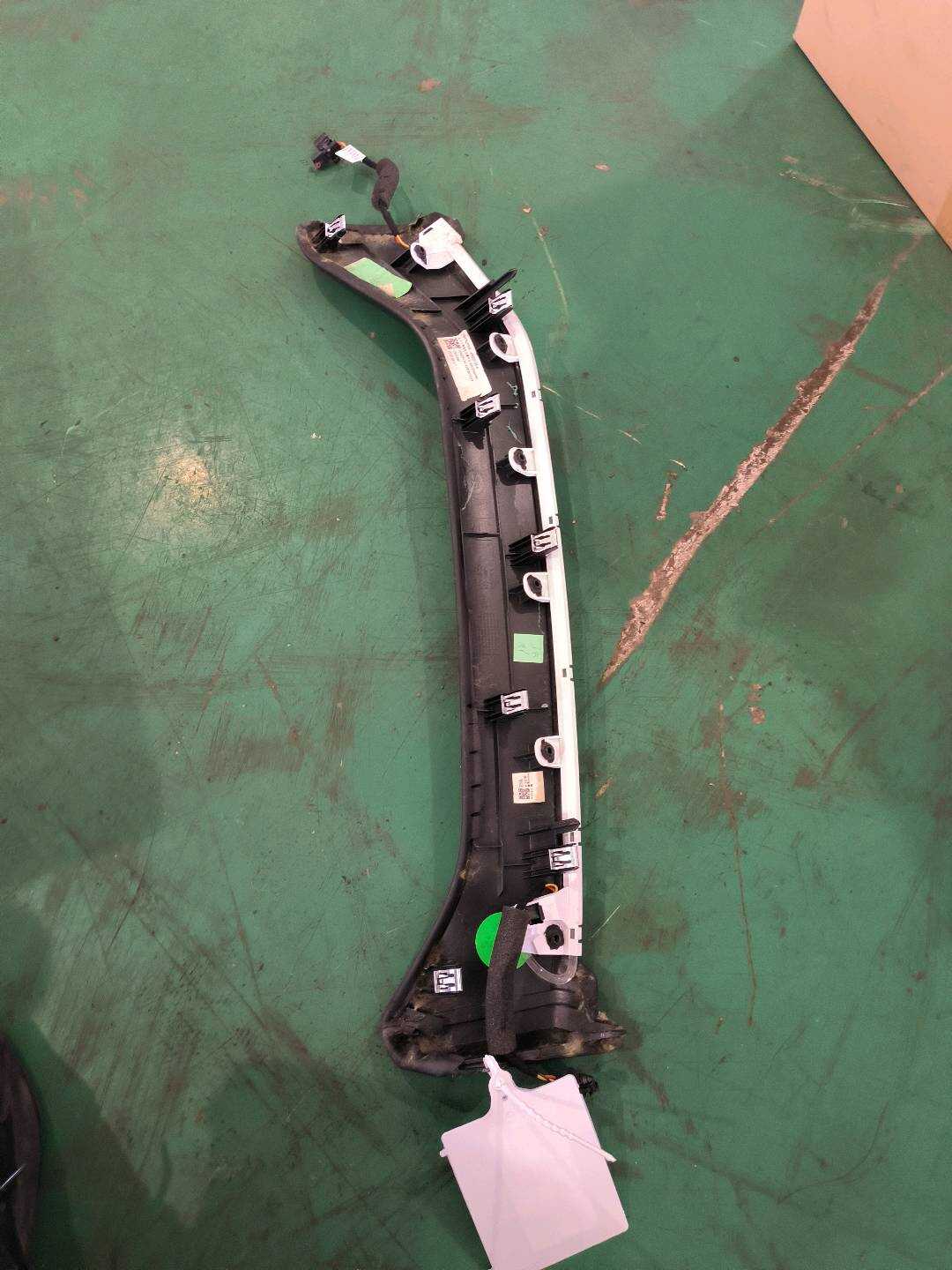 P0055439 Right Lower Light Strip Assembly