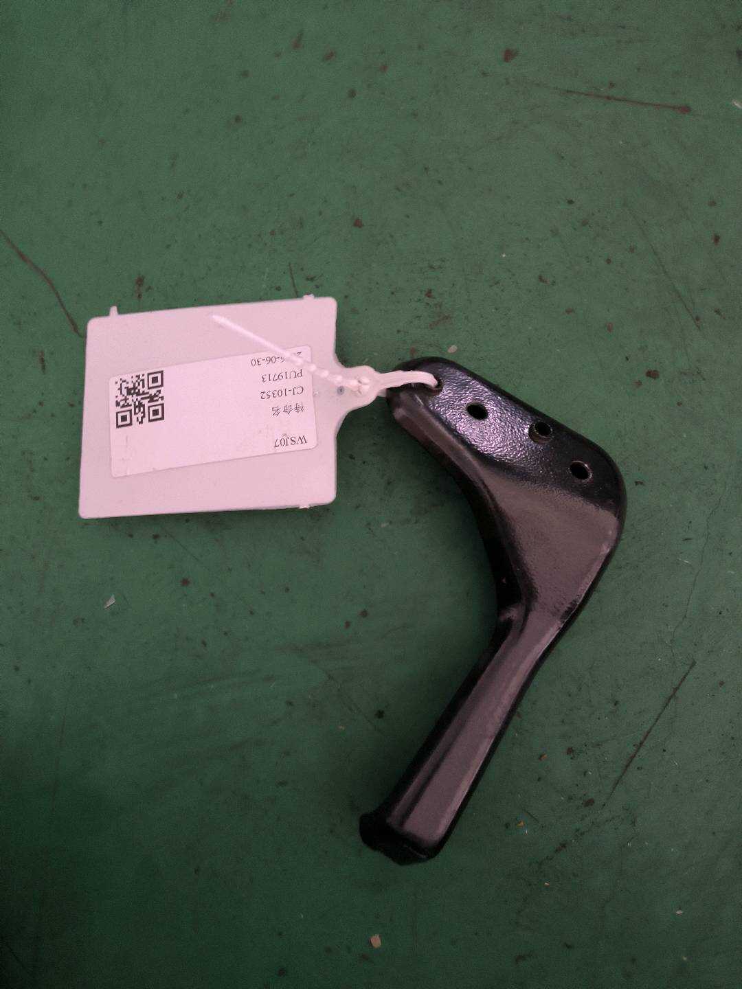 8R1863442 固定架