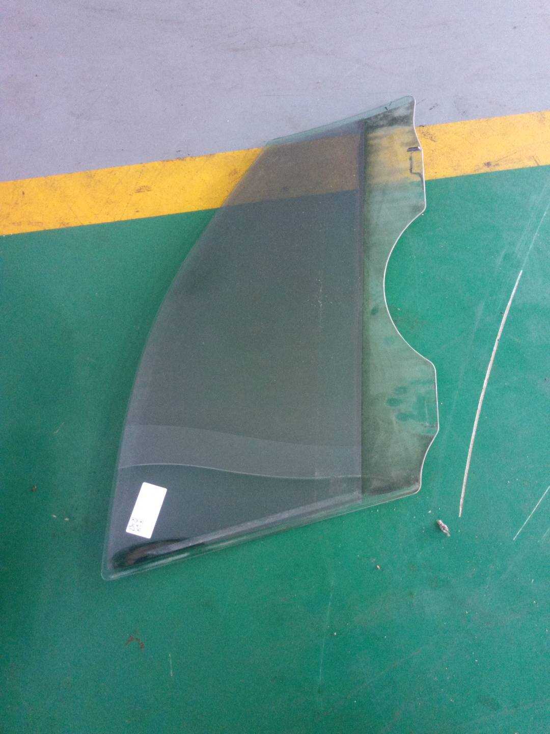 5486817 Front Door Glass, Left
