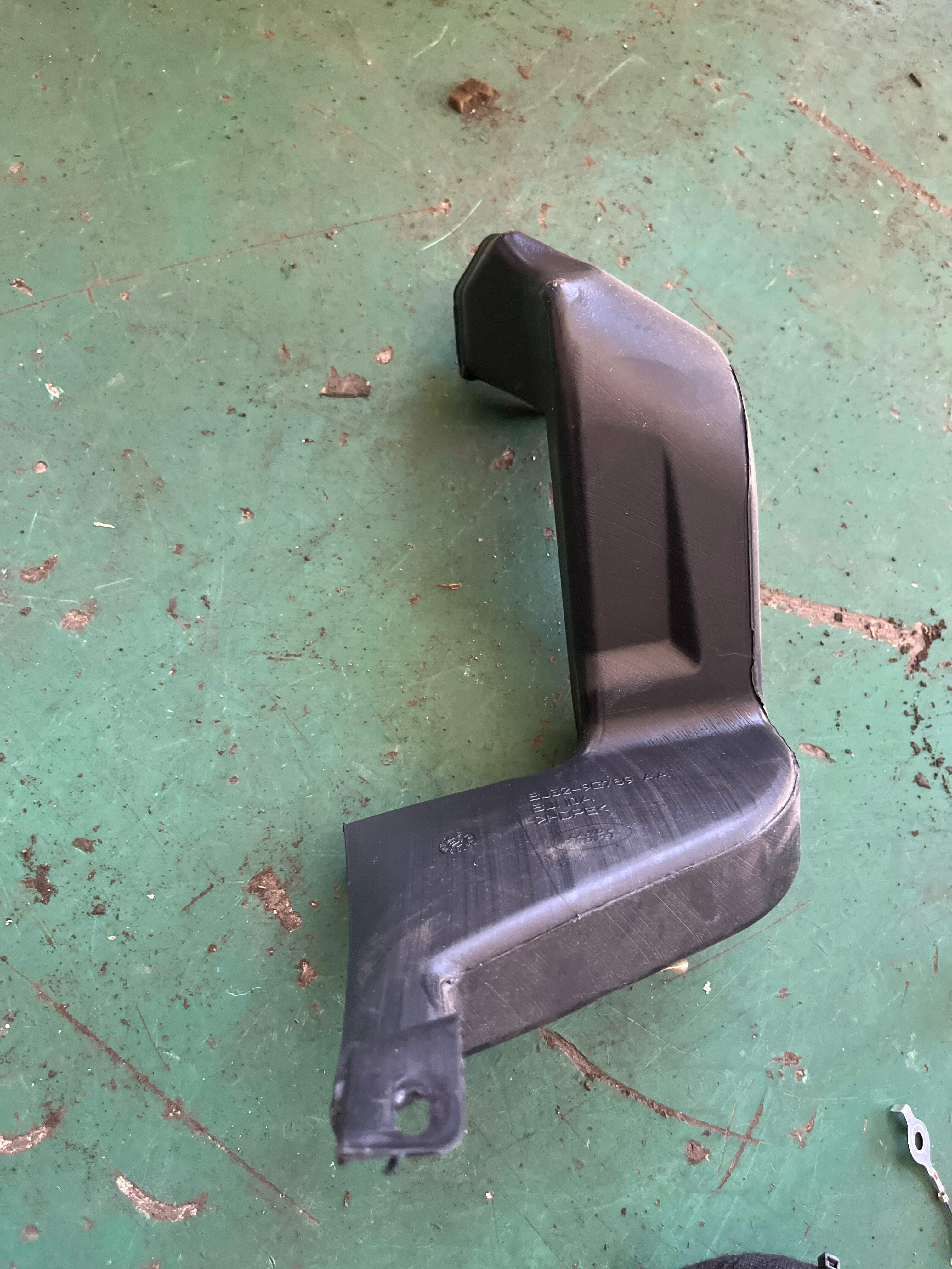 LR025123 Footwell Air Duct, Right