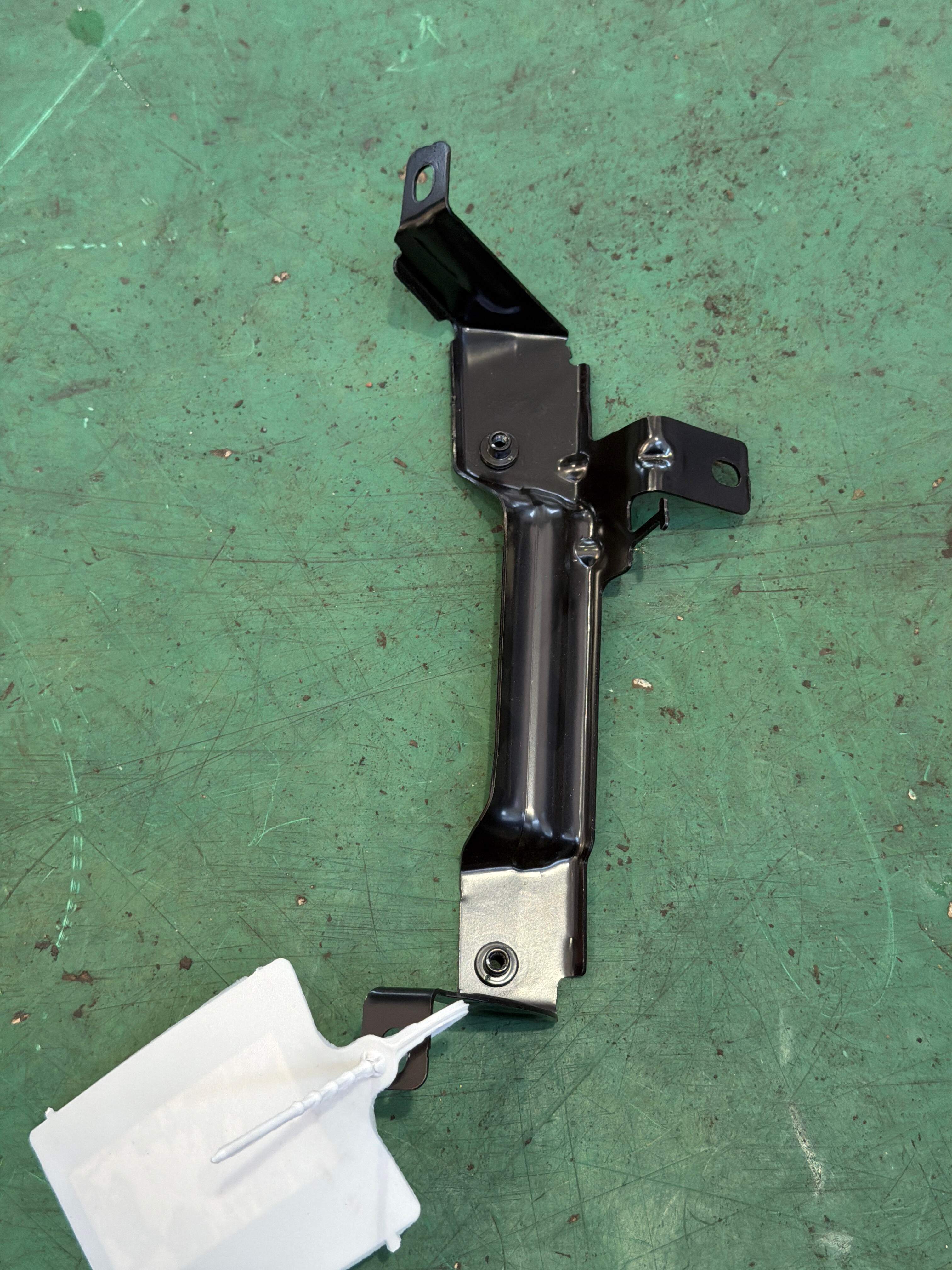 8888512015 Safety Grab Handle Bracket, Right 2