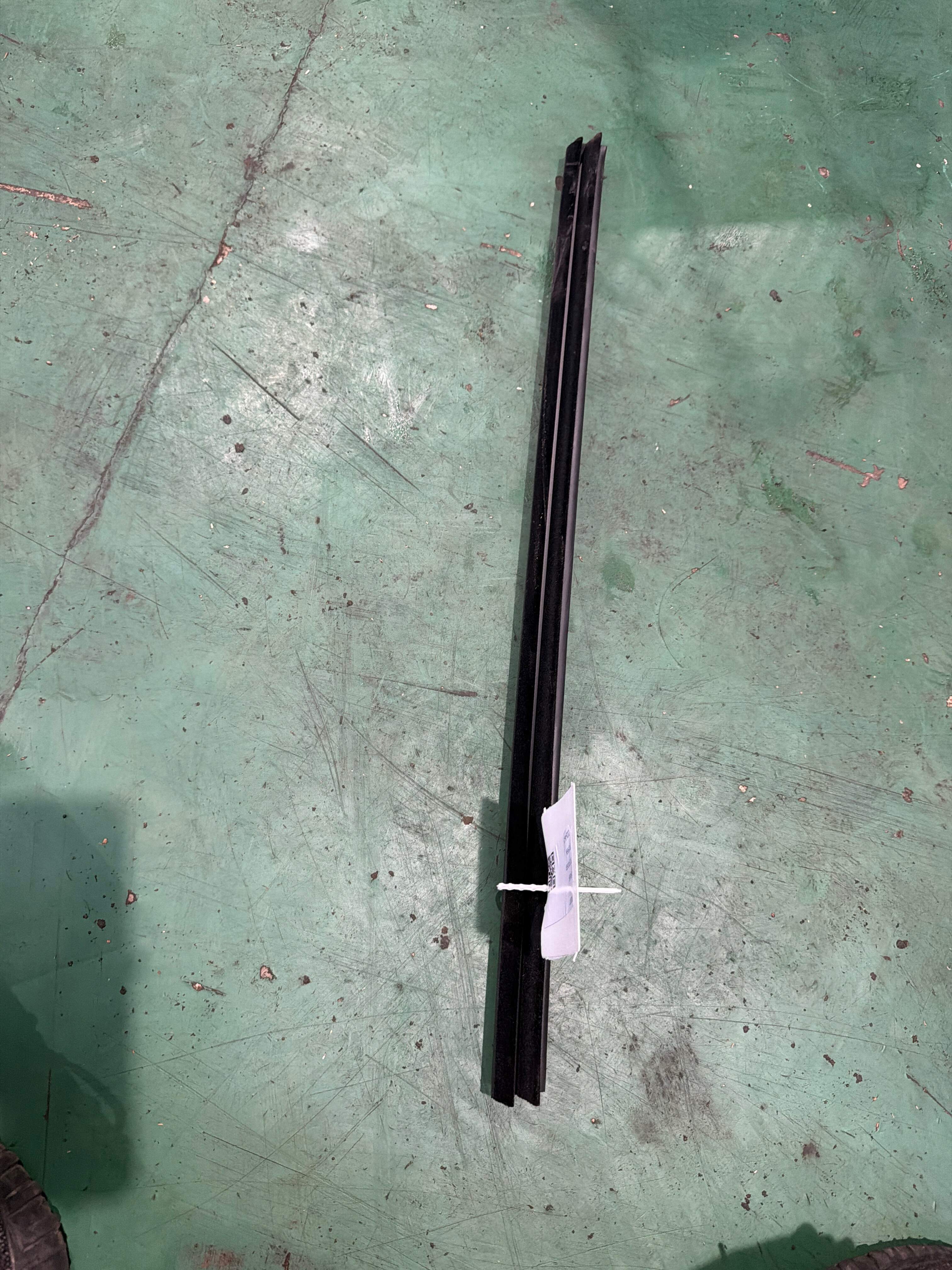 828341CA0A 后门玻璃压条(右内)
