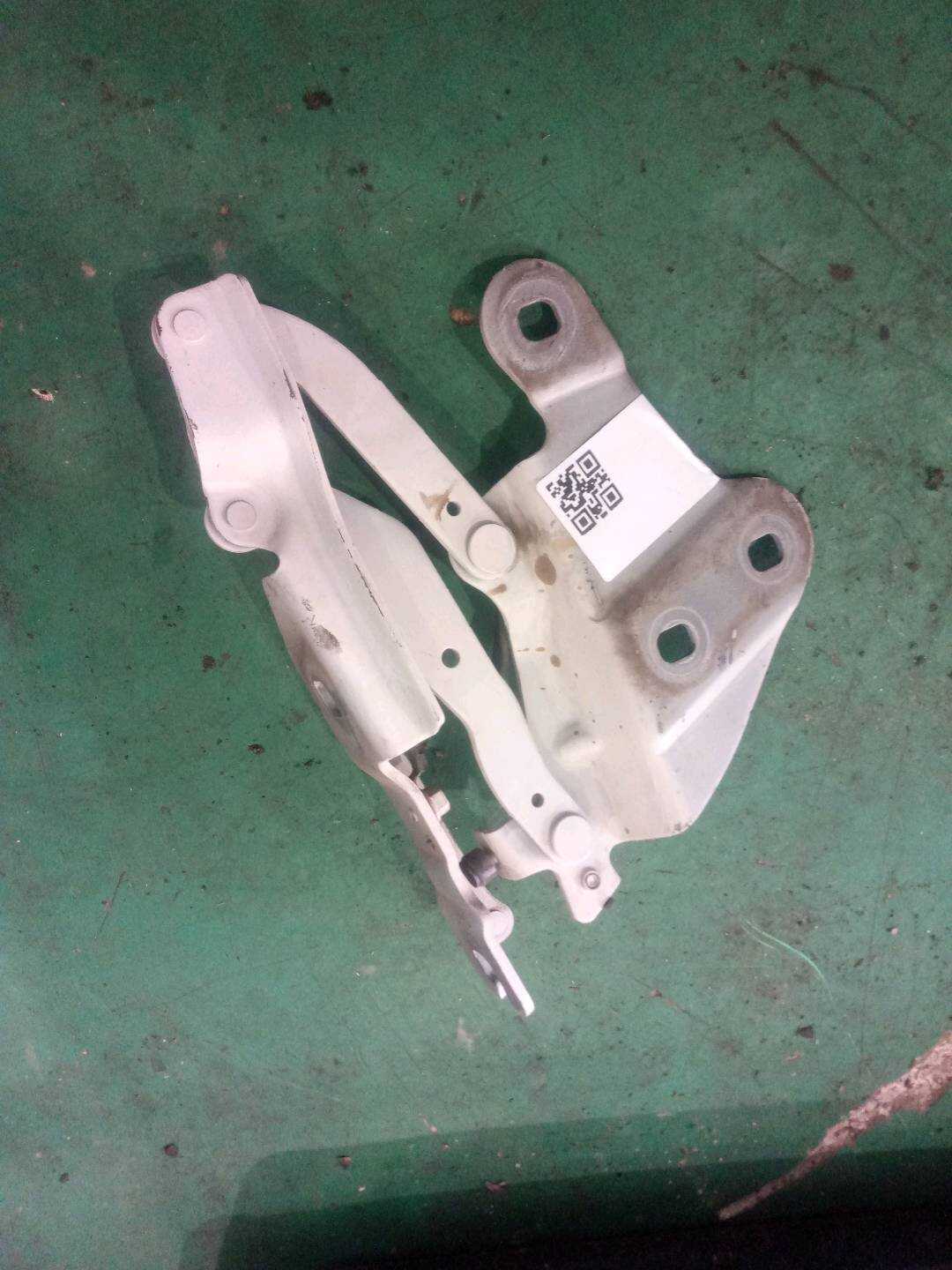41002993149 前机盖铰链(左)