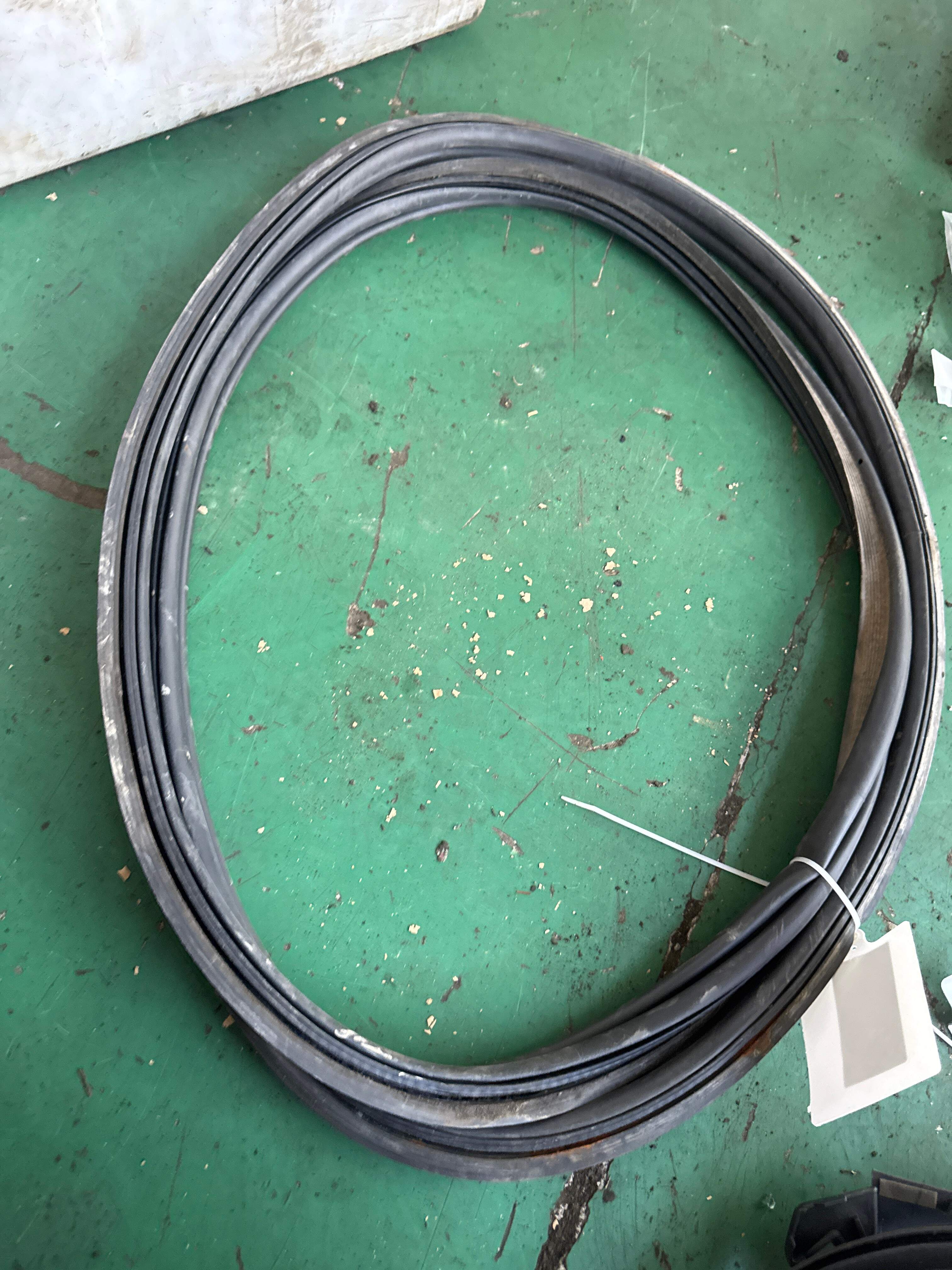 YL00508380 尾盖密封条