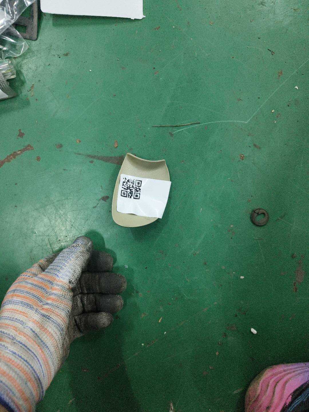 6927702090 前门内拉手框(右)