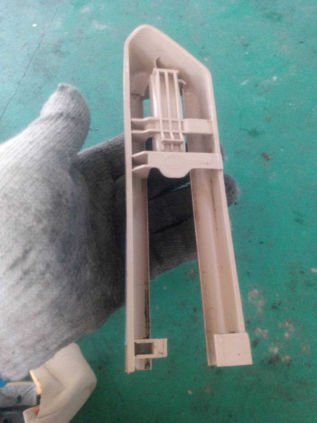 52107170739 前座椅底座导轨饰盖(左外)