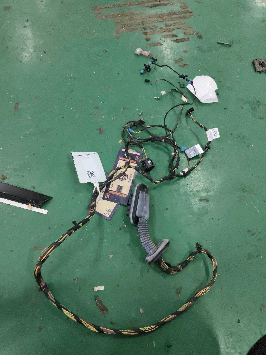 61129315130 Rear Door Wiring Harness, Left