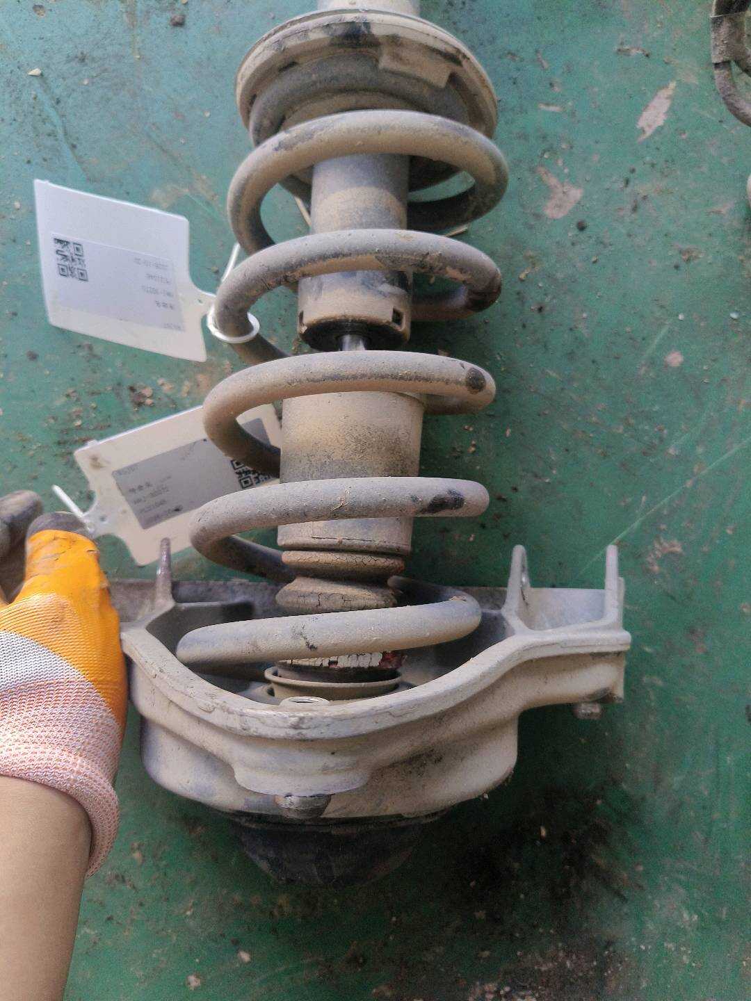 L4F0411105BE Front Shock Absorber Coil Spring, Left