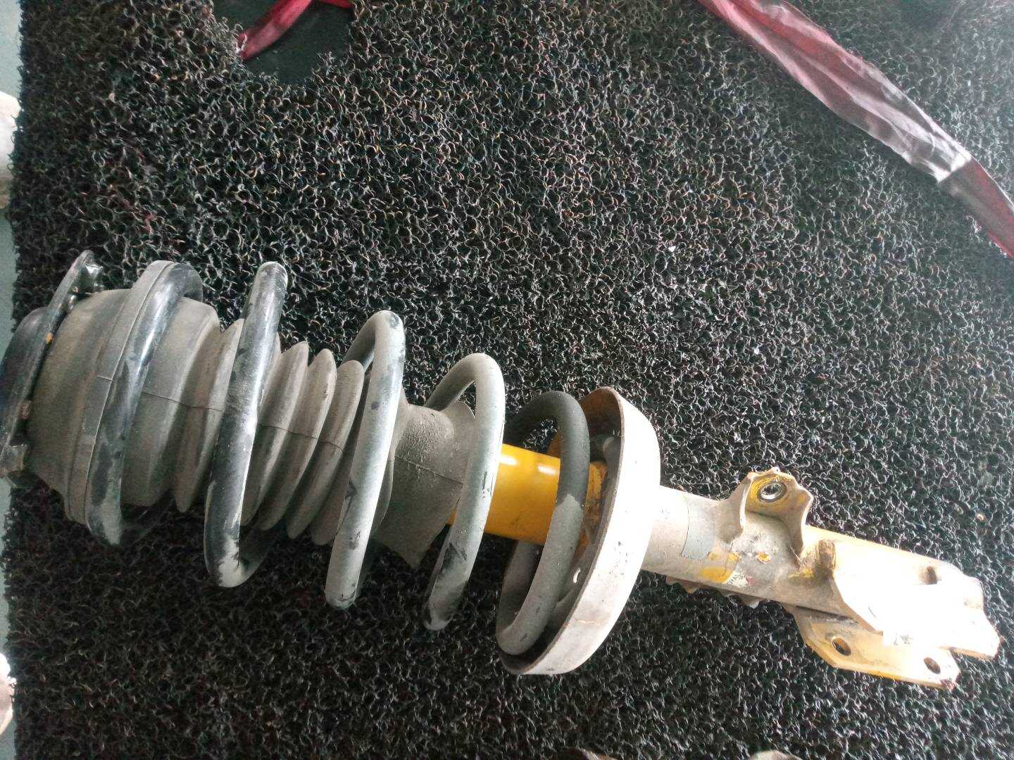 2025022602SAAB9530 Front Shock Absorber Assembly, Left