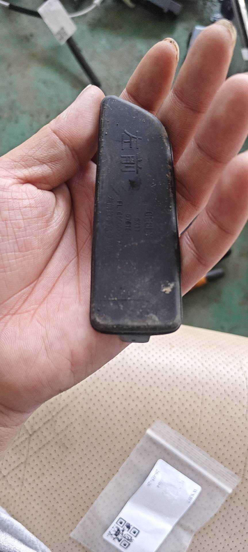 6600005974 左前车门拉手盒垫