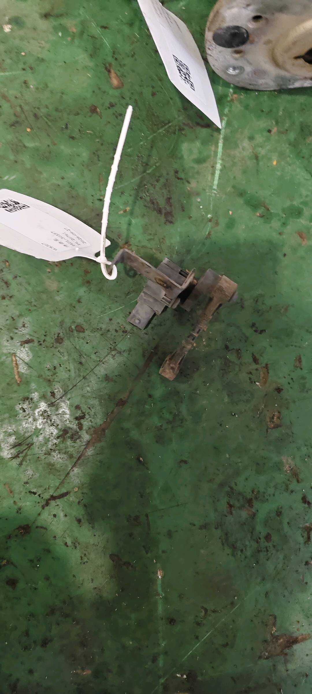 LR024221 车身高度传感器(右前)