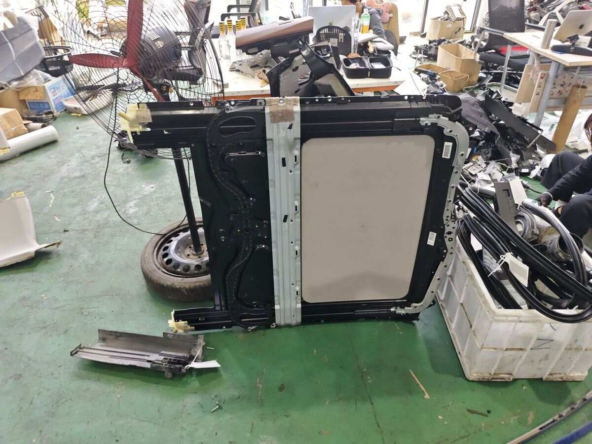 54107399483 Sunroof Glass