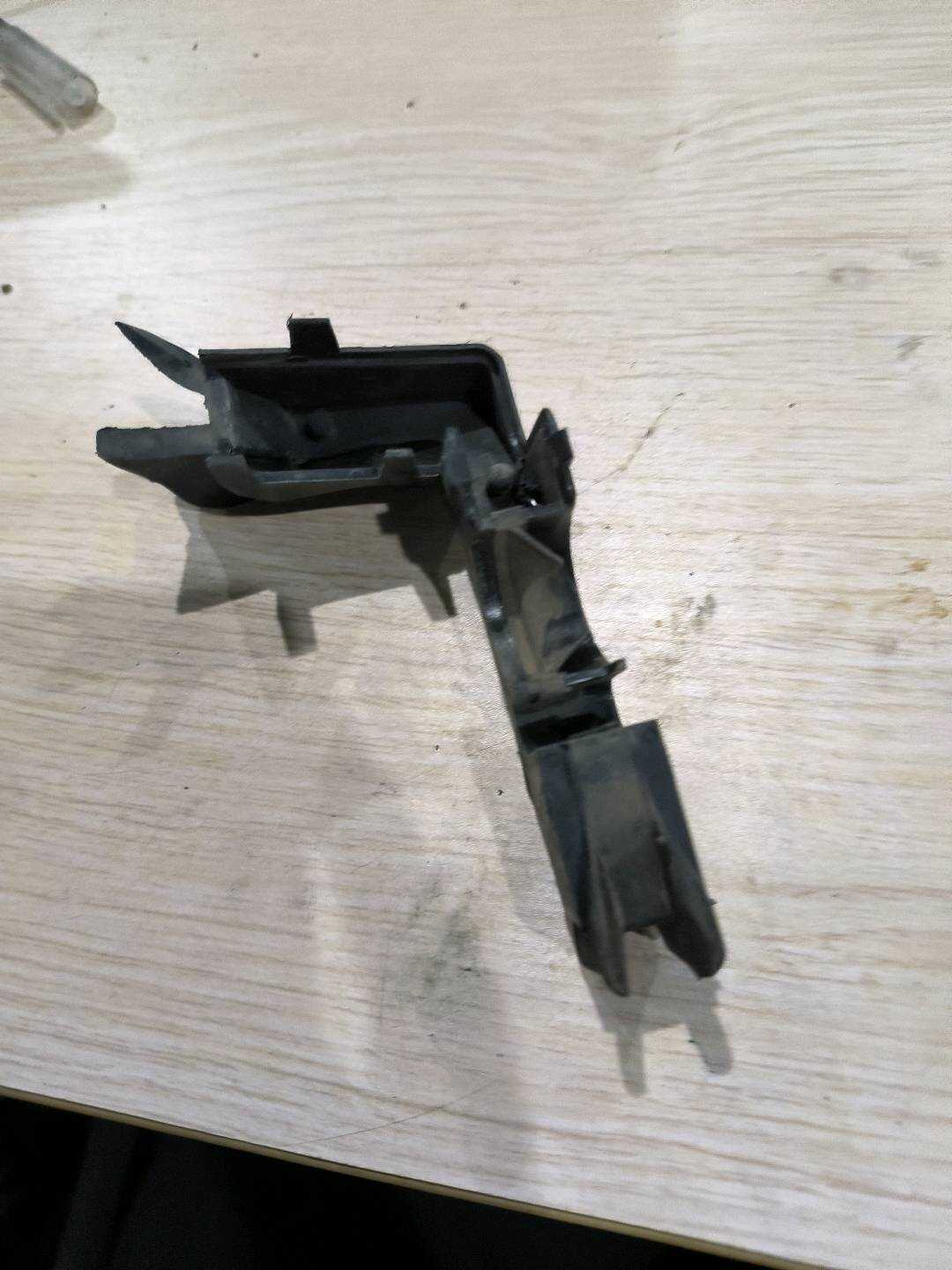 51767142049 前机盖上部密封件(左)