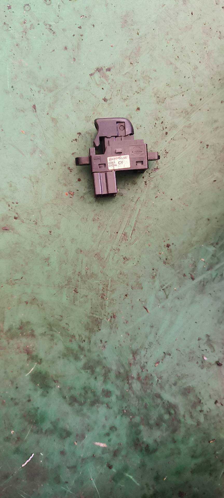 254111KL5A 前门玻璃升降开关（右）