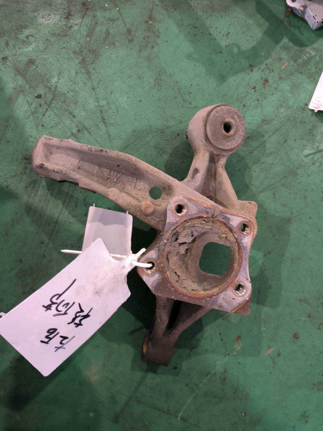 4230506180 后转向节（左）