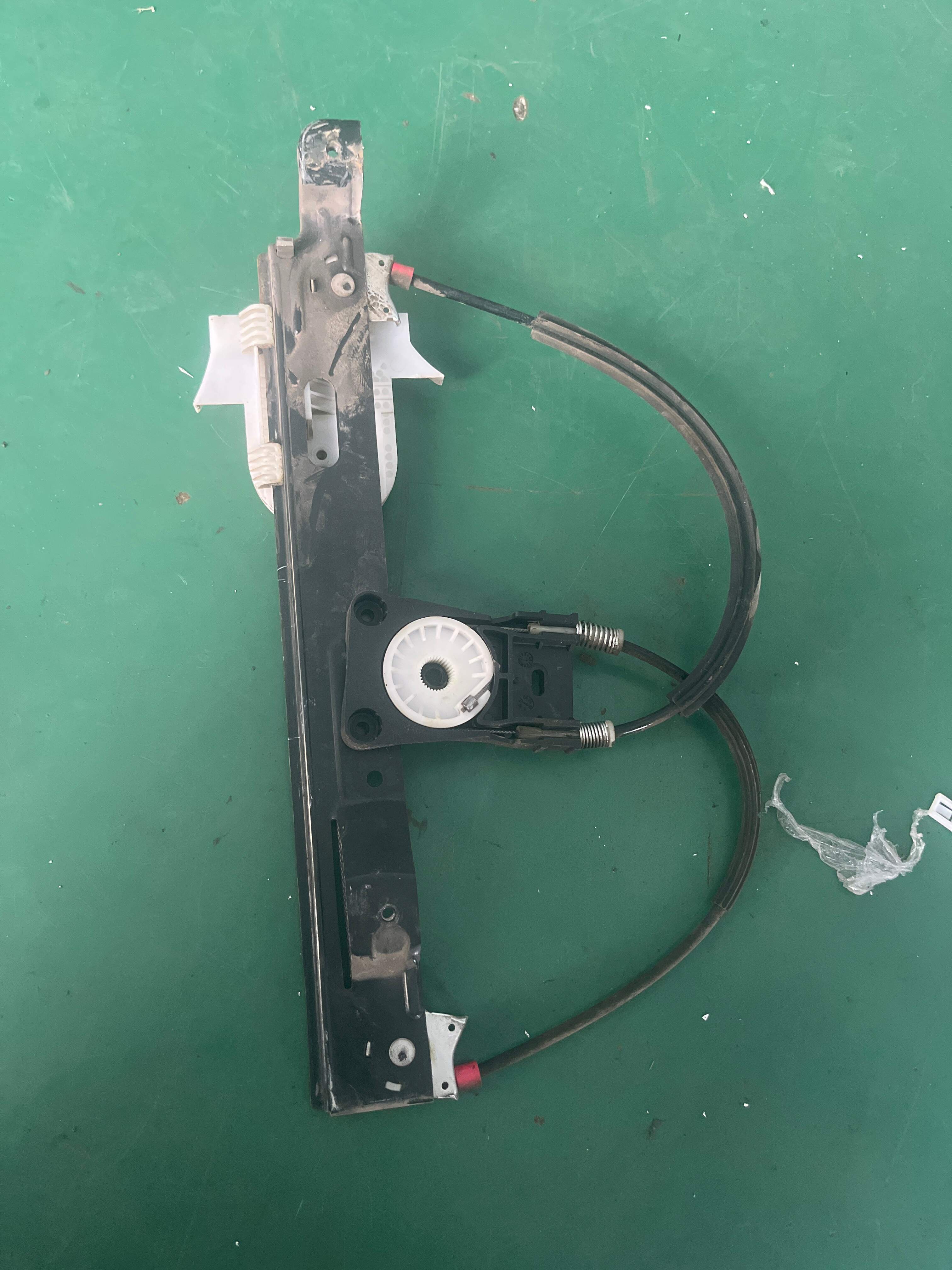 7S71A27000BK 后门玻璃升降器总成（右