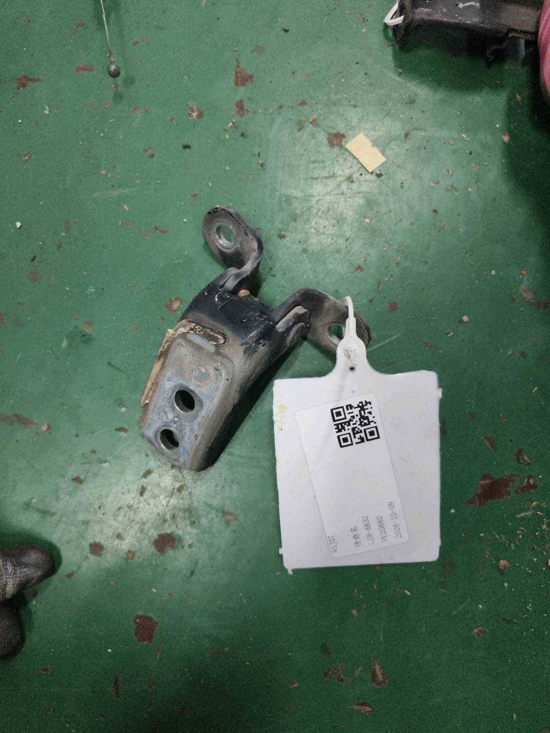 6871002030 前门铰链(右上)