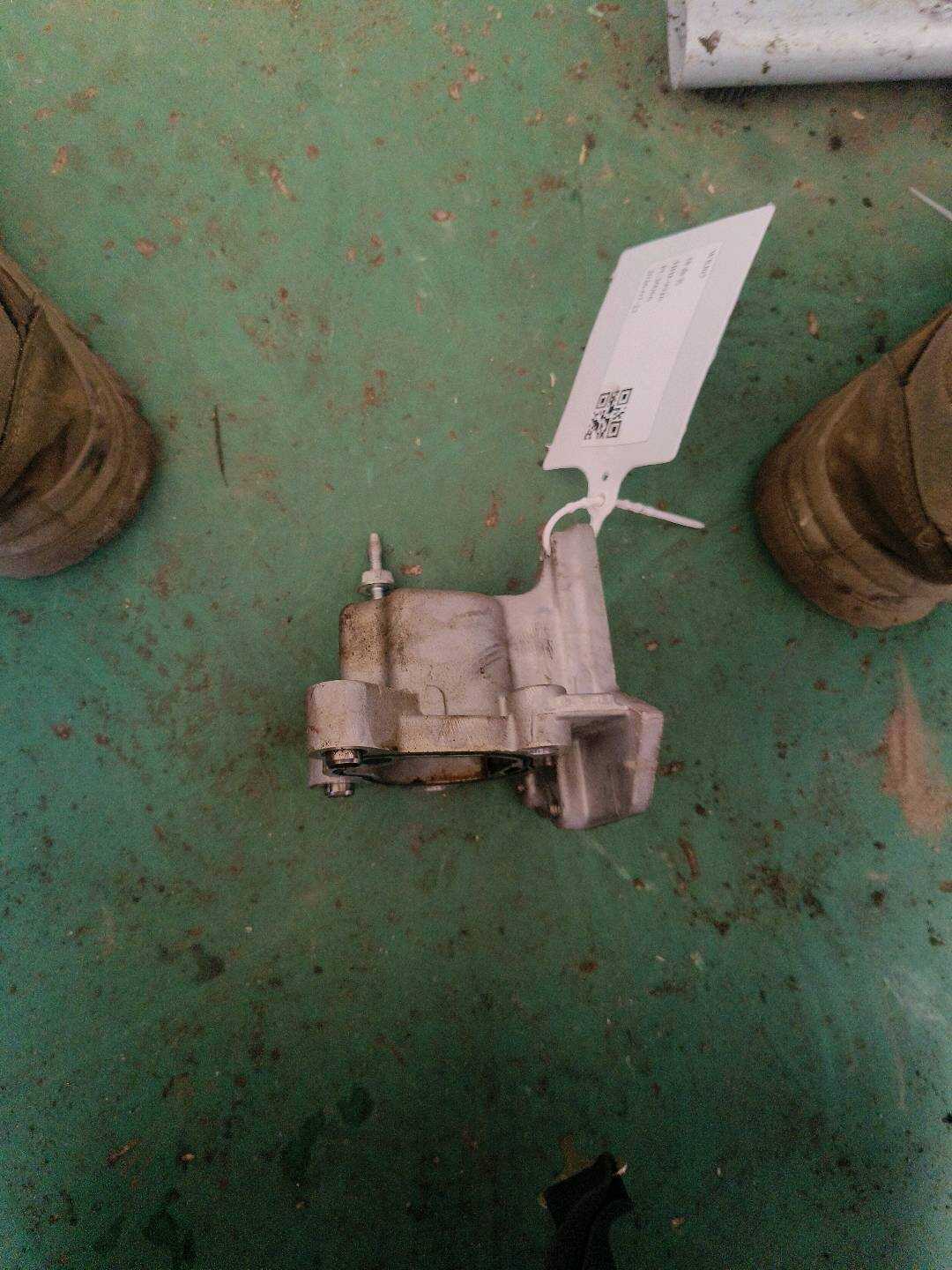 JDE28242 Fuel Pump Bracket