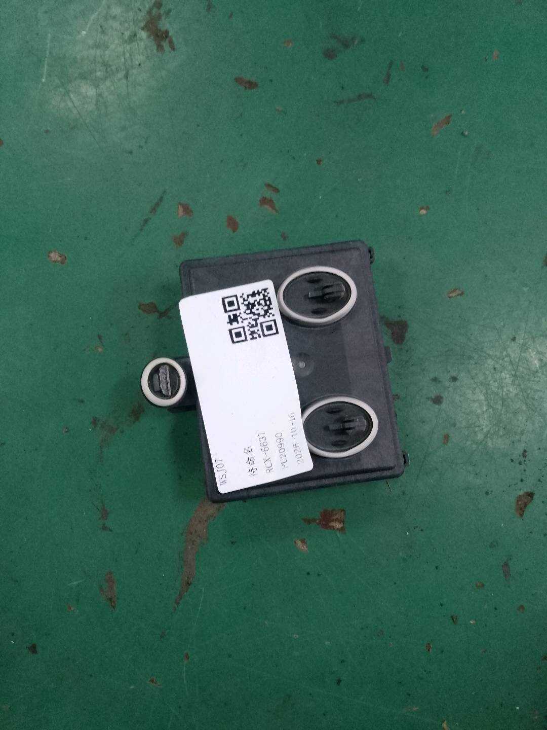 L8W1959595J Rear Door Control Unit, Right