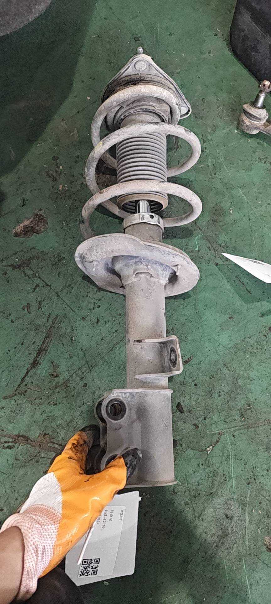 546612M100 前减震器总成(右)