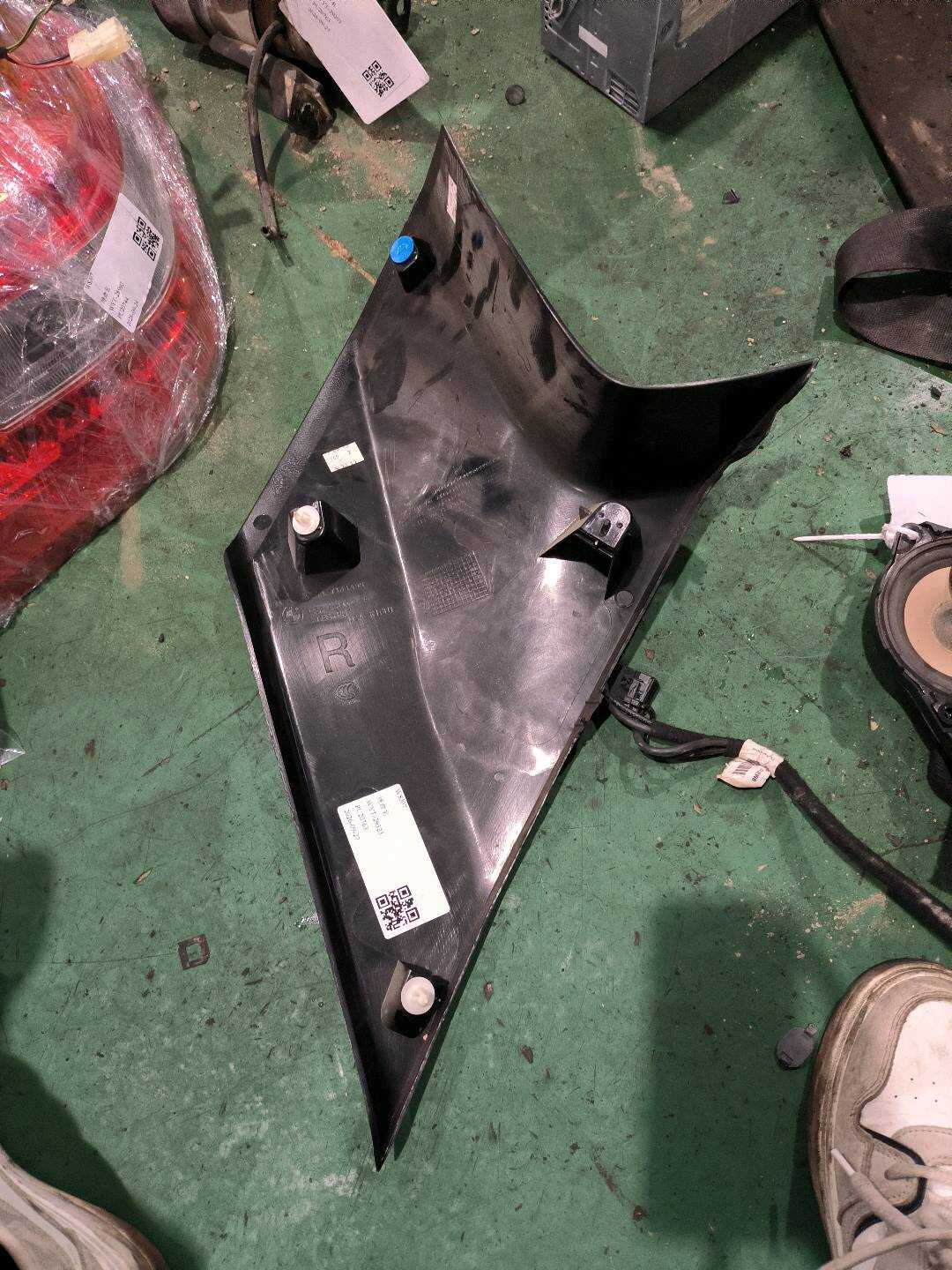 51438037390 D柱内衬（右）