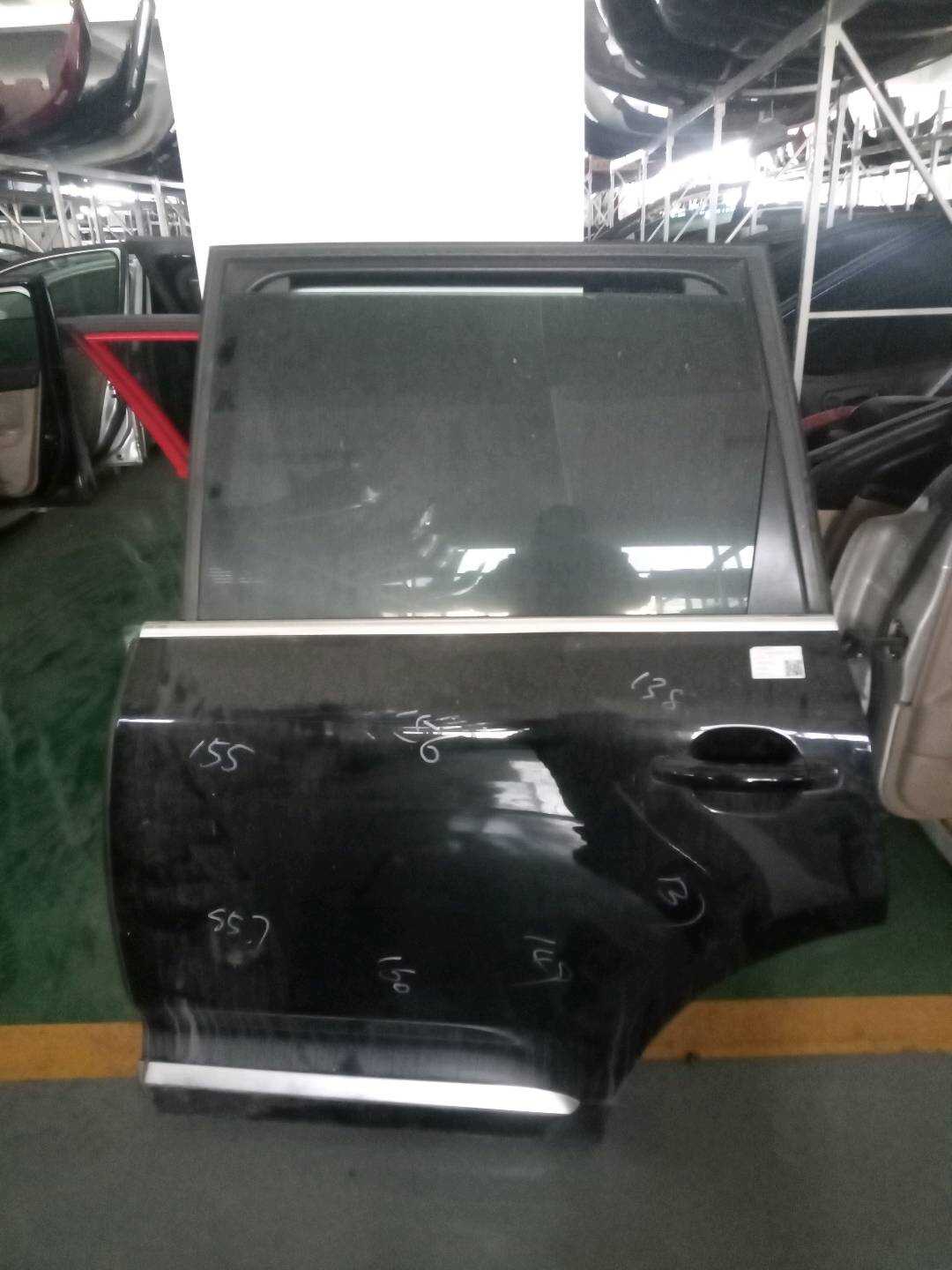 7L0833055M 后门壳(左)