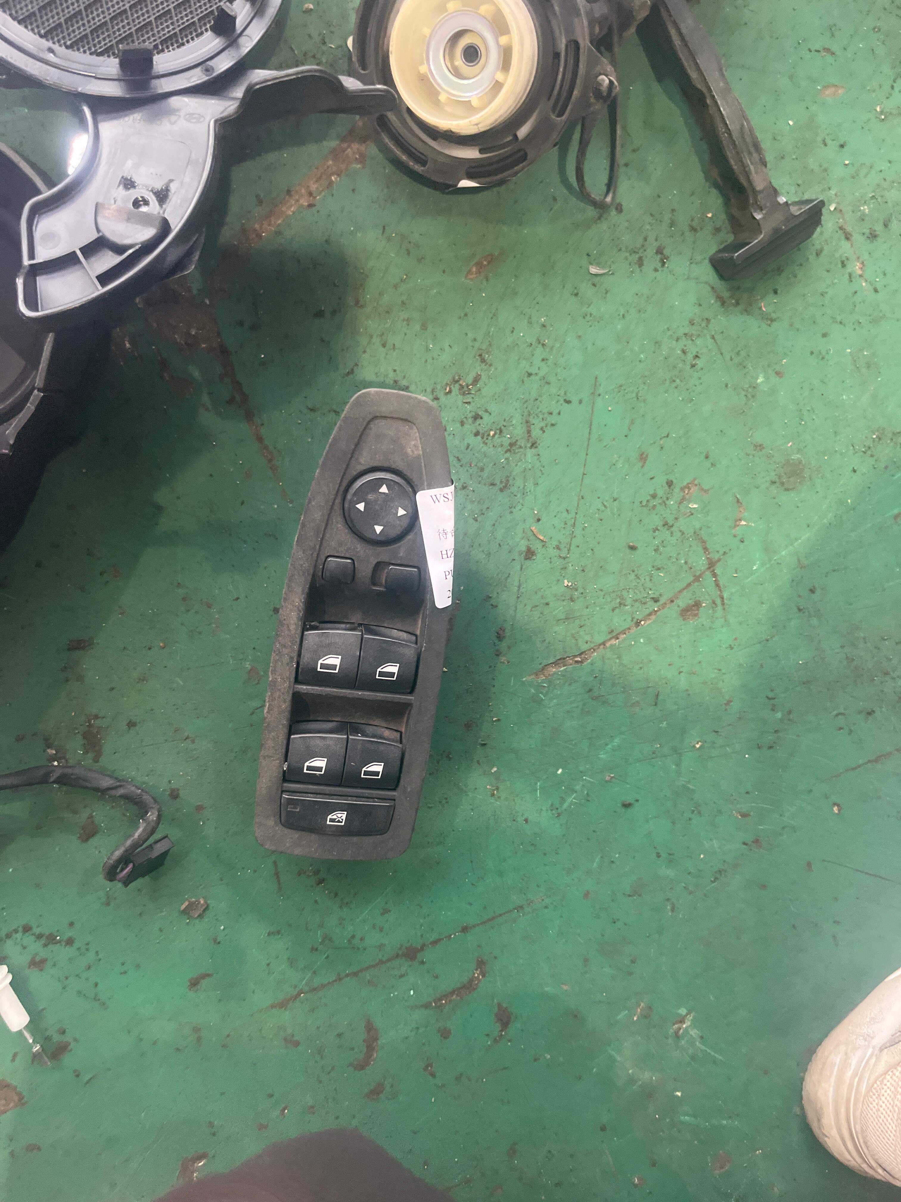 61319362107 前门玻璃升降开关（左）