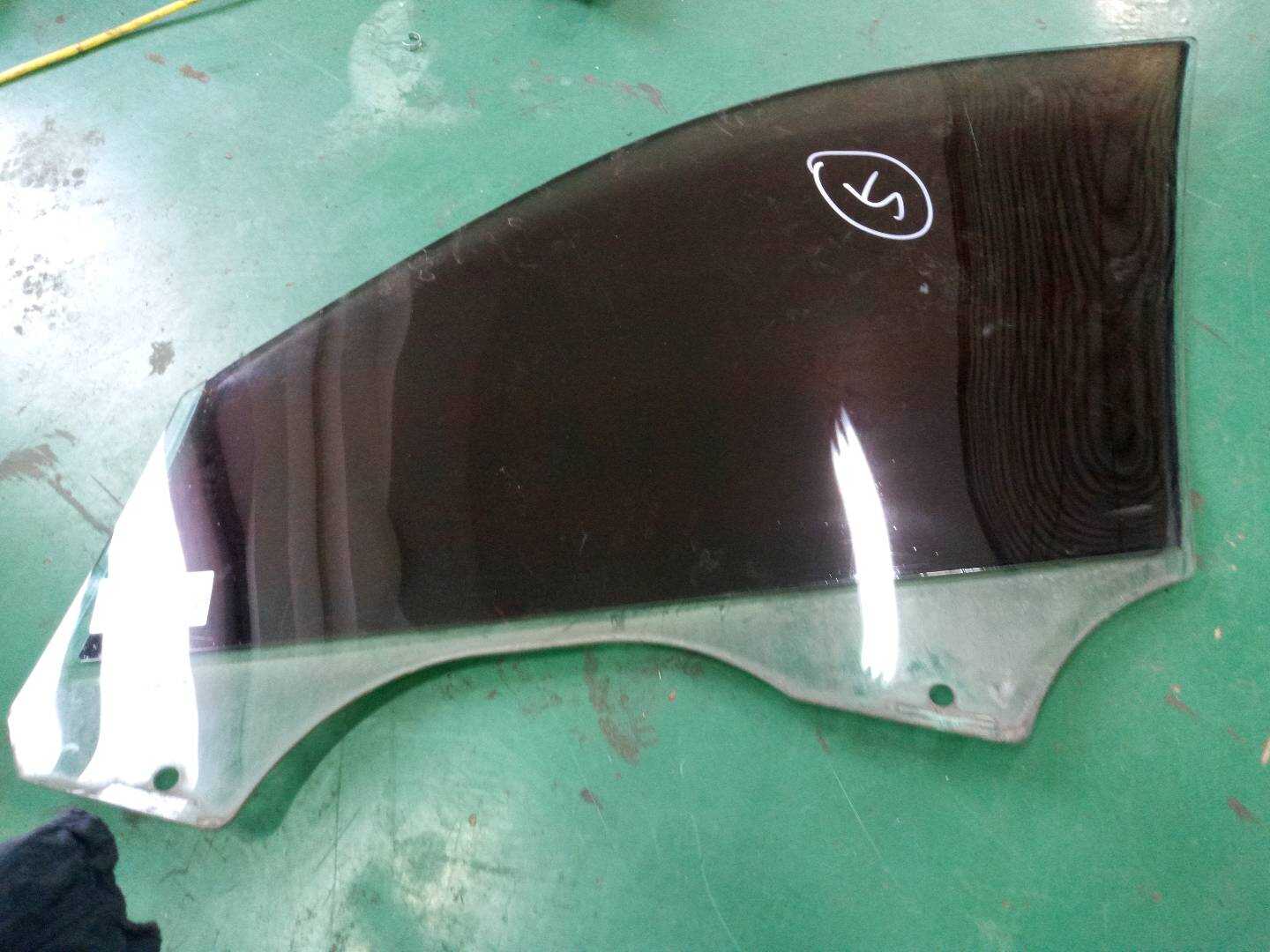 51337289092 前门玻璃(右)