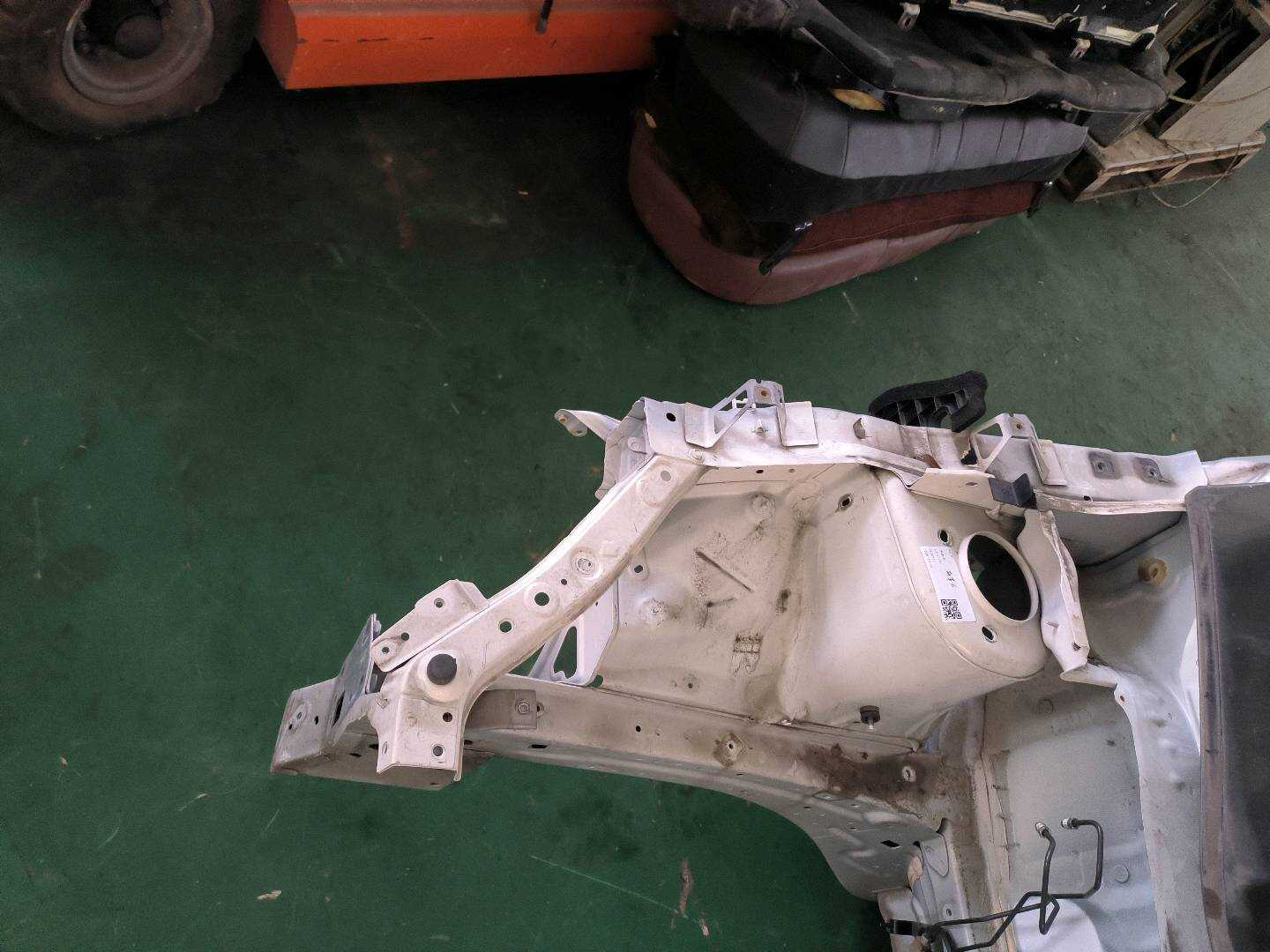 F41205URMA Front Wheel Arch Panel, Right