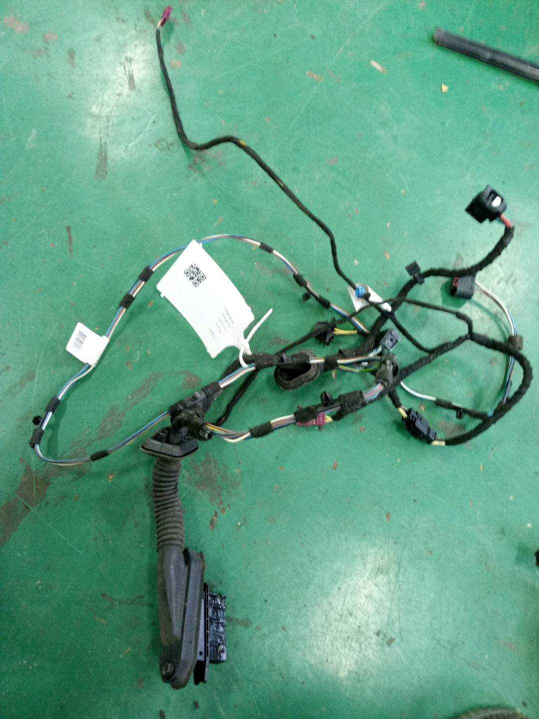 61129242952 前门线束(右)
