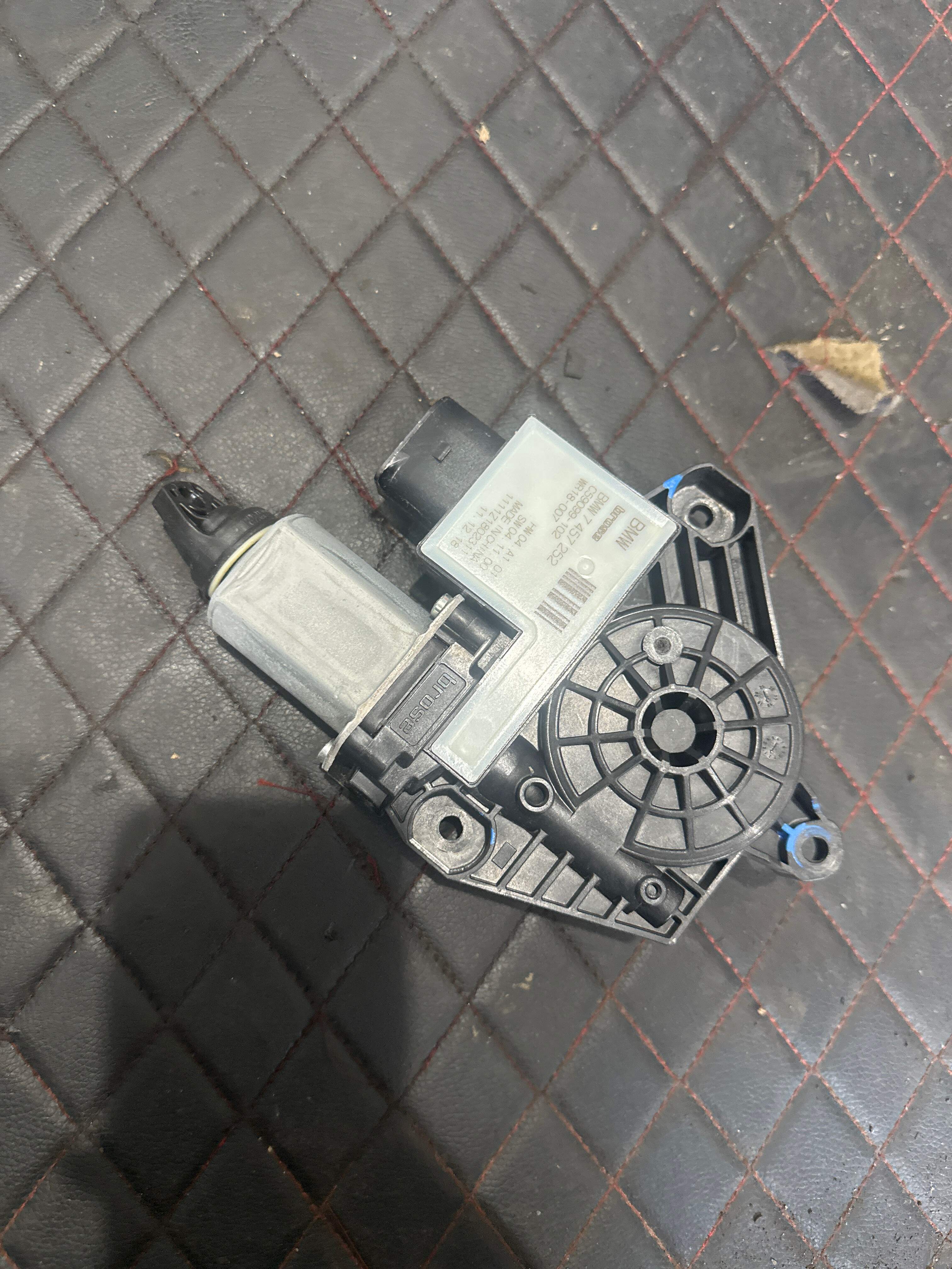 61355A5C896 后门玻璃升降电机(右)