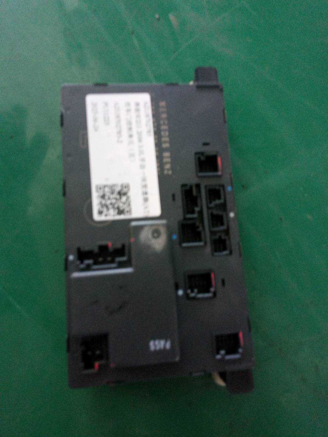 A2118702785 前车门控制单元(左)