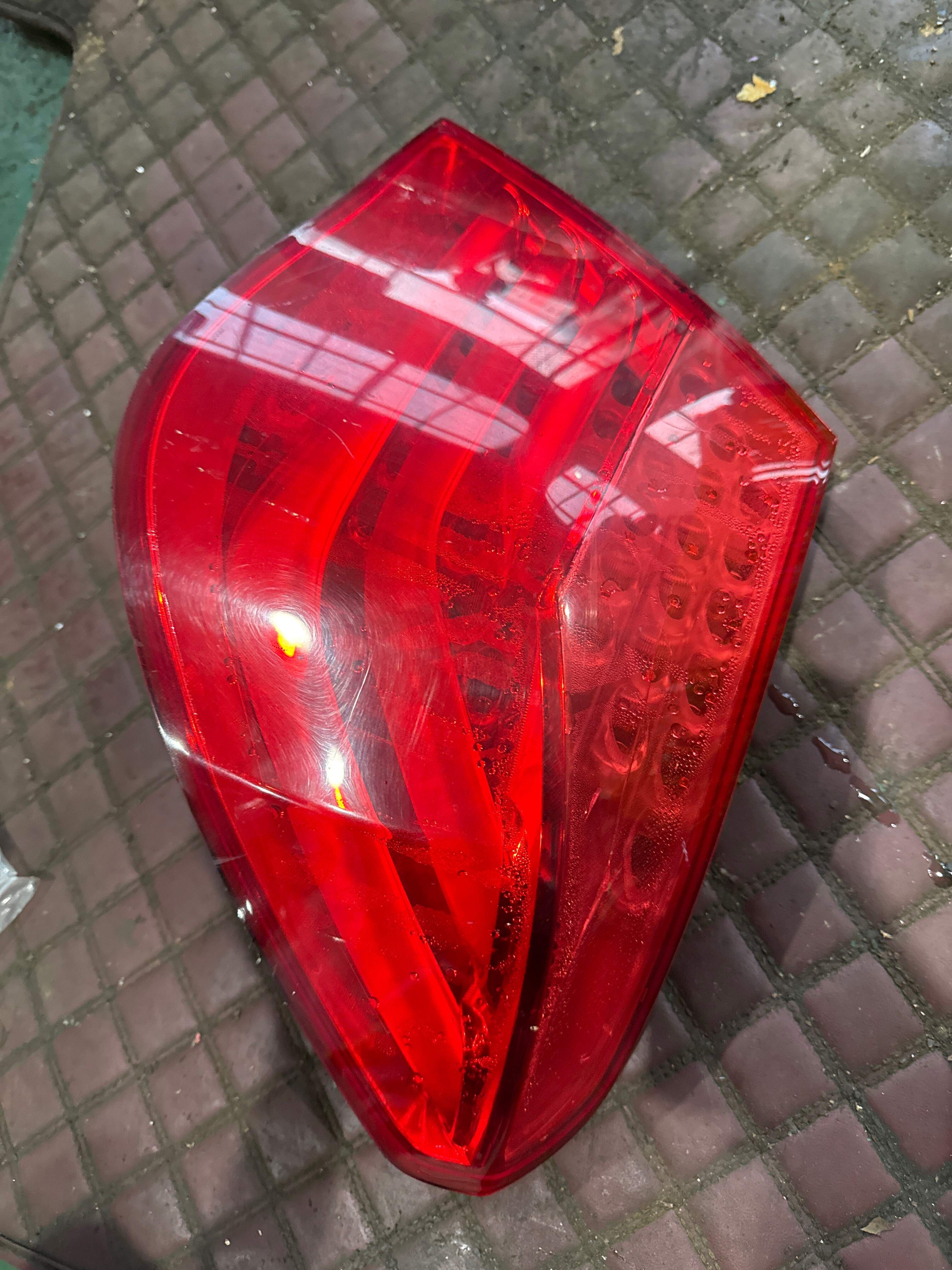 63217182198 外尾灯半总成(右)