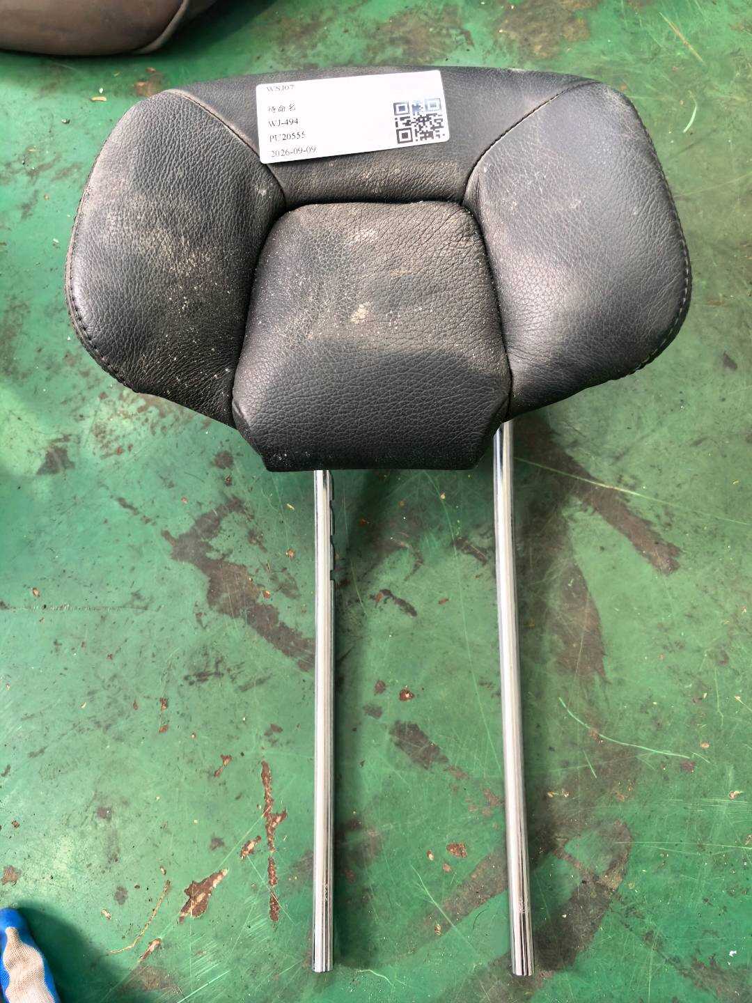 A21297013789E43 后座椅头枕(右)