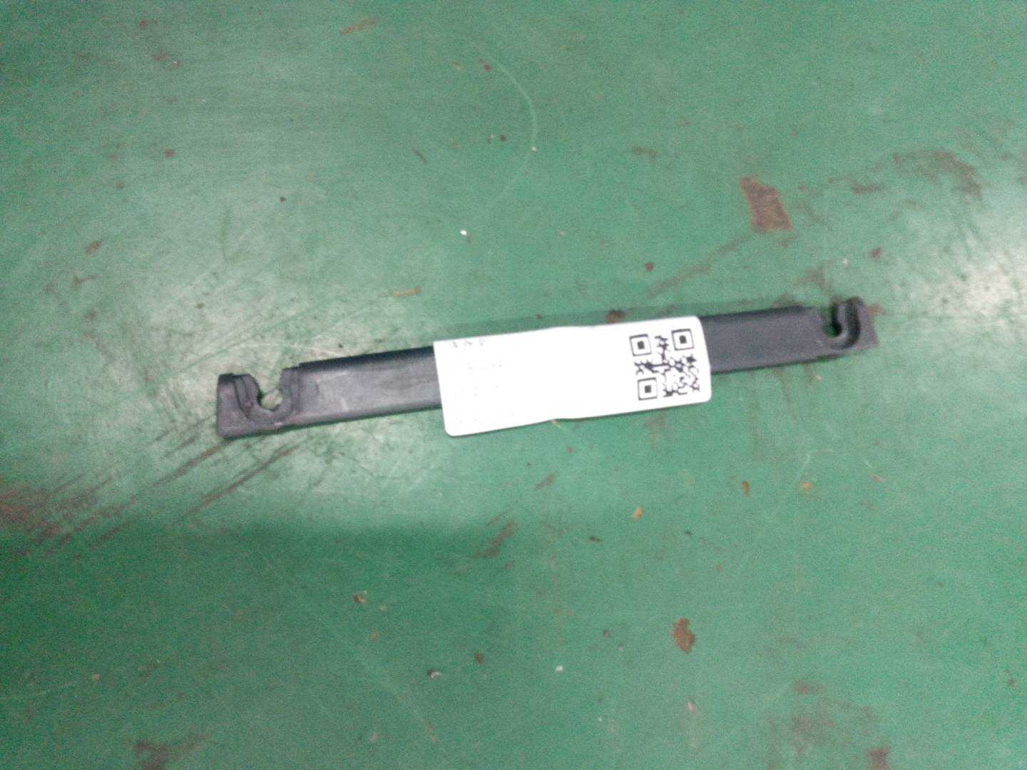 8E0833346 支撑轨