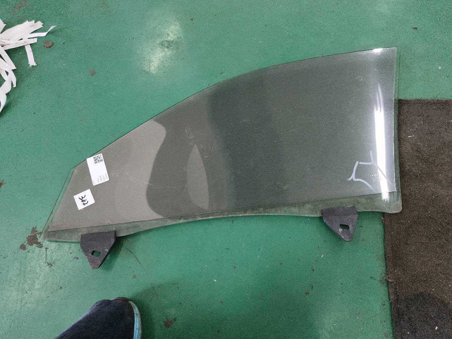 L8E0845022D 前门玻璃(右)
