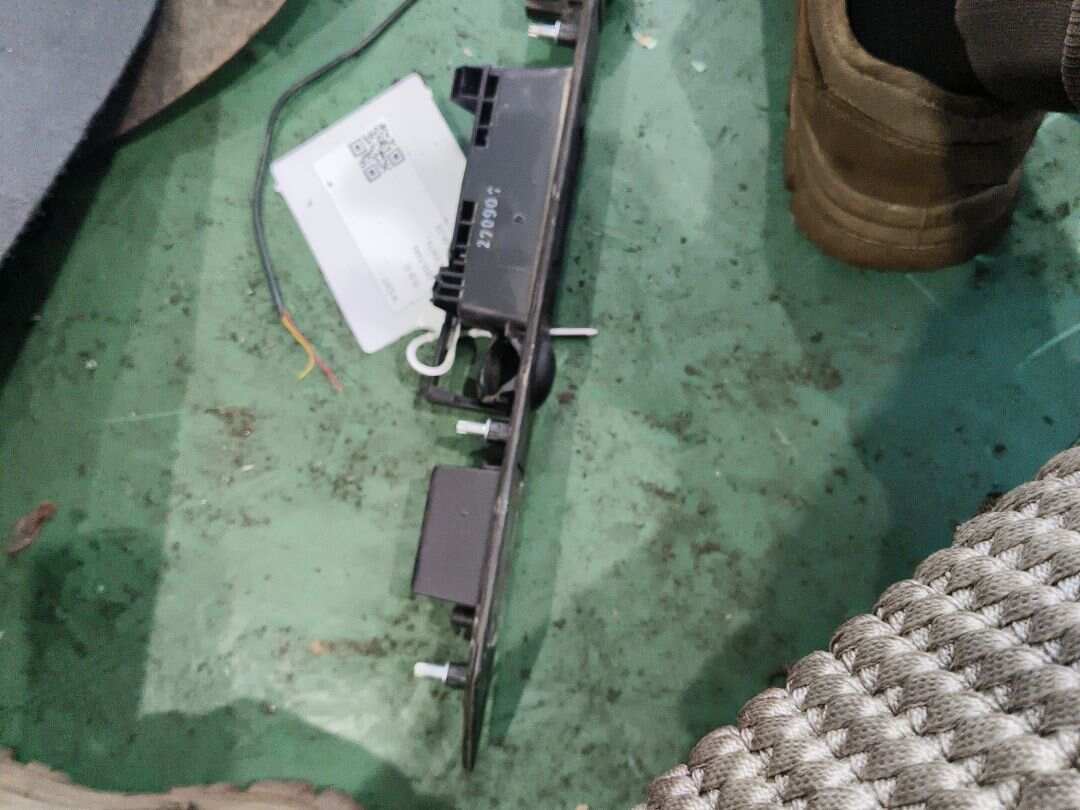 8E0827574C 尾盖开启手柄