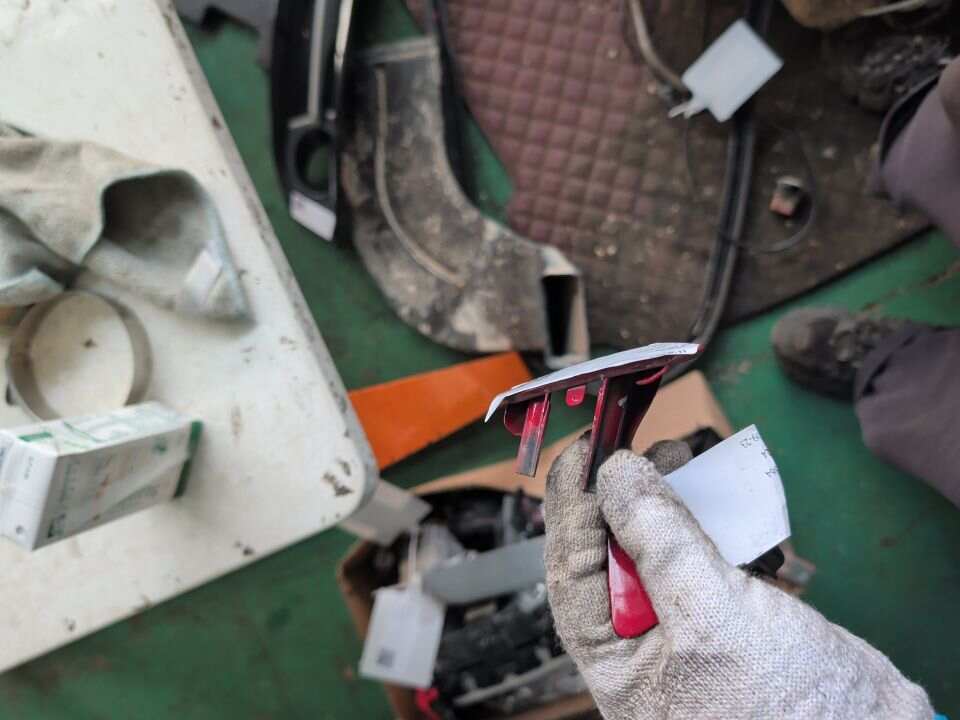51117391810 前大灯喷水嘴盖（右）