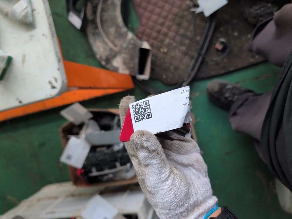 51117391809 前大灯喷水嘴盖(左)