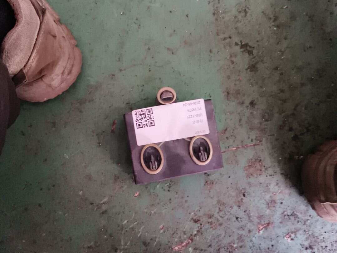 4FD959794 后车门控制单元（右）