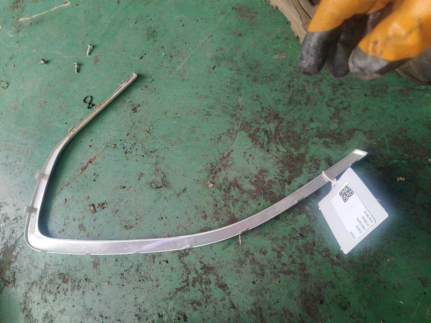 51377289722 后侧围玻璃饰条(右)